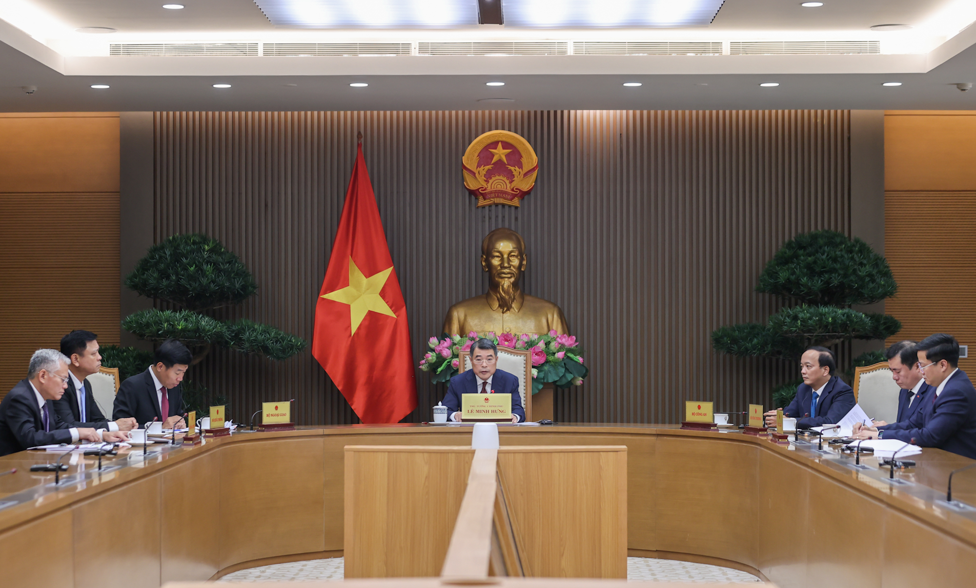 Thủ tướng L&ecirc; Minh Hưng điện đ&agrave;m, đề nghị Singapore hỗ trợ x&acirc;y dựng trung t&acirc;m t&agrave;i ch&iacute;nh - Ảnh 2.