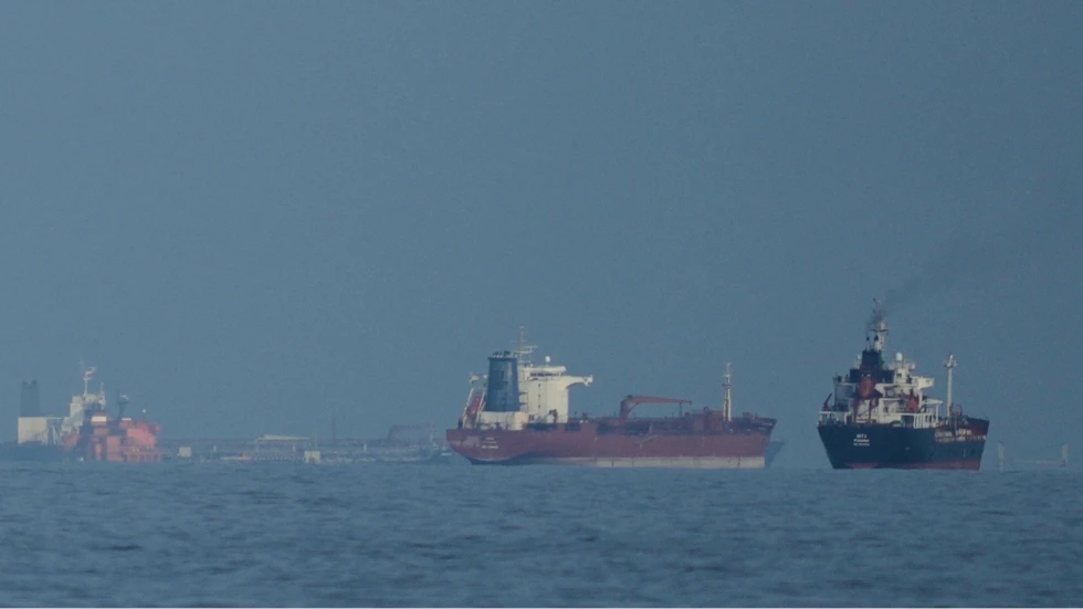 Mỹ siết phong tỏa cảng Iran - Ảnh 1.