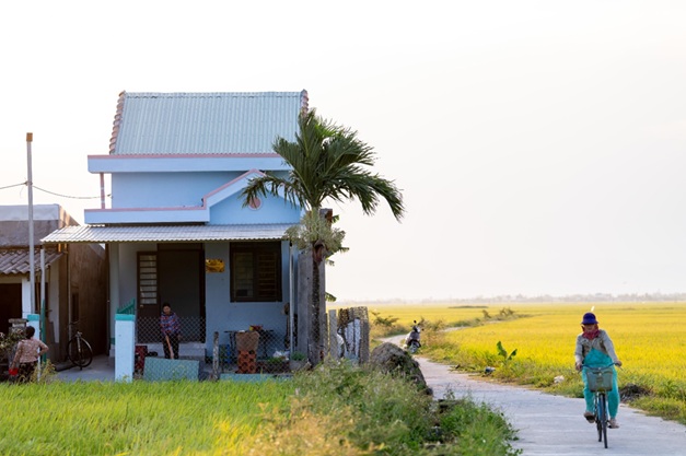 ADB hỗ trợ xây nhà an toàn cho người dân vùng lũ Đắk Lắk - Ảnh 1.