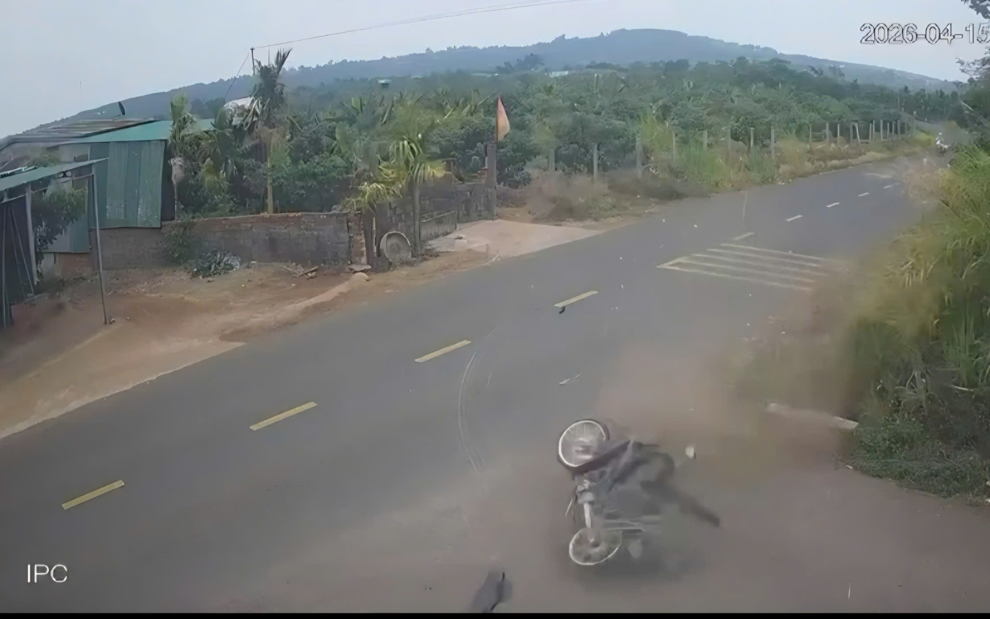 Xác minh clip nam sinh tử vong do tai nạn giao thông, người đi sau quay xe rời đi