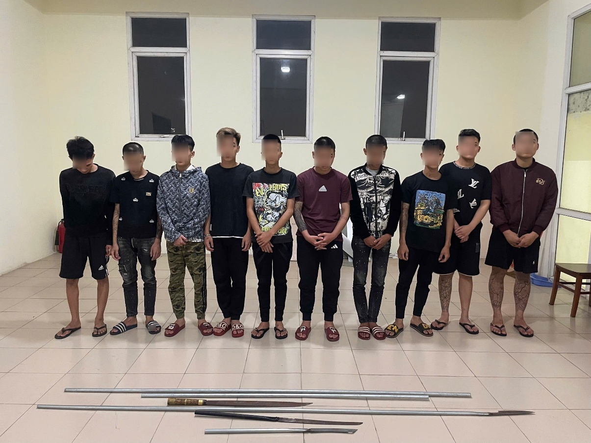 Khởi tố 3 thanh niên sử dụng vũ khí Gây thương vong trên phố Hưng Yên - Ảnh 1.