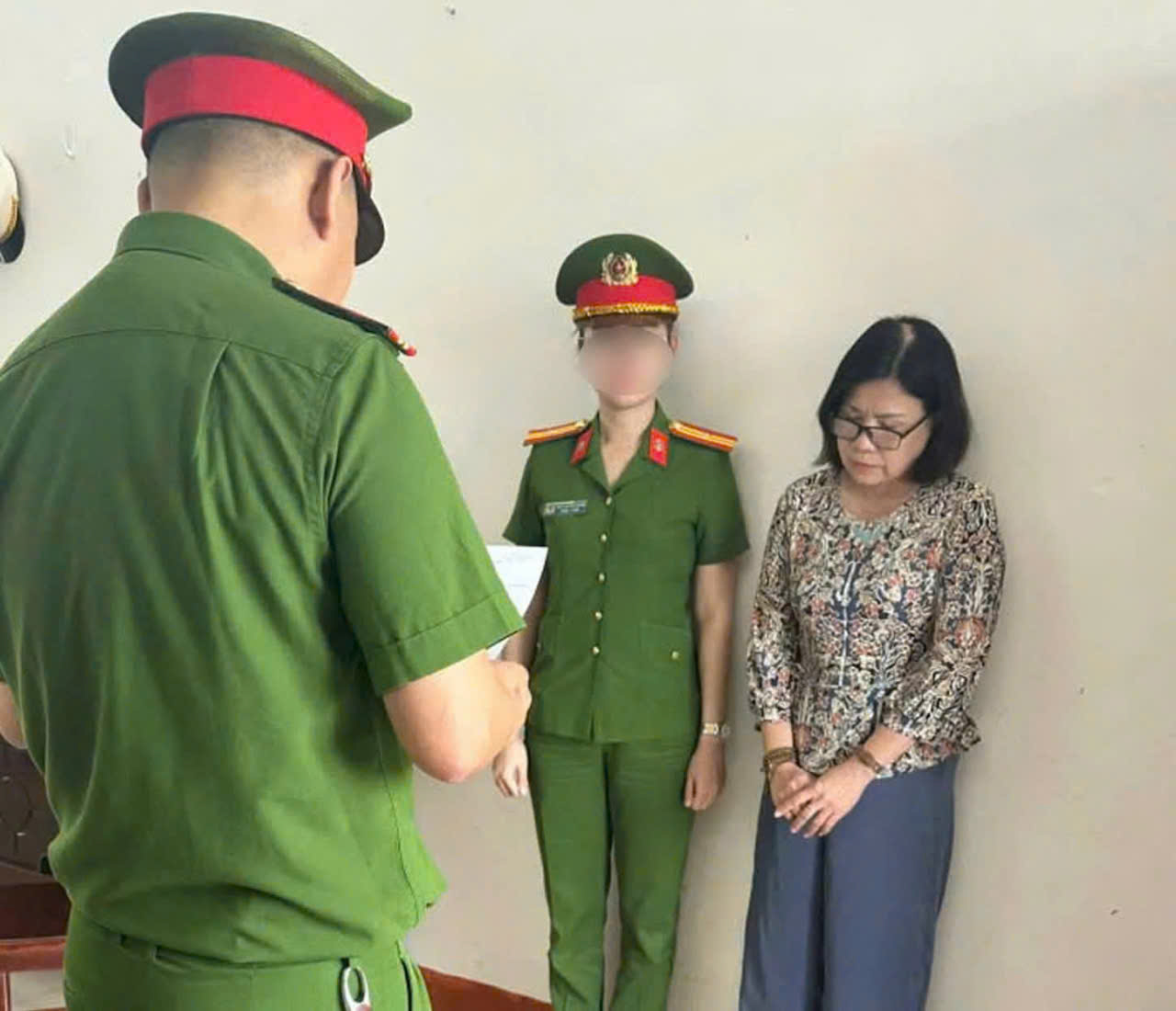 C&ocirc;ng an Đ&agrave; Nẵng bắt người phụ nữ lừa đảo chiếm đoạt t&agrave;i sản năm 2026 - Ảnh 1.