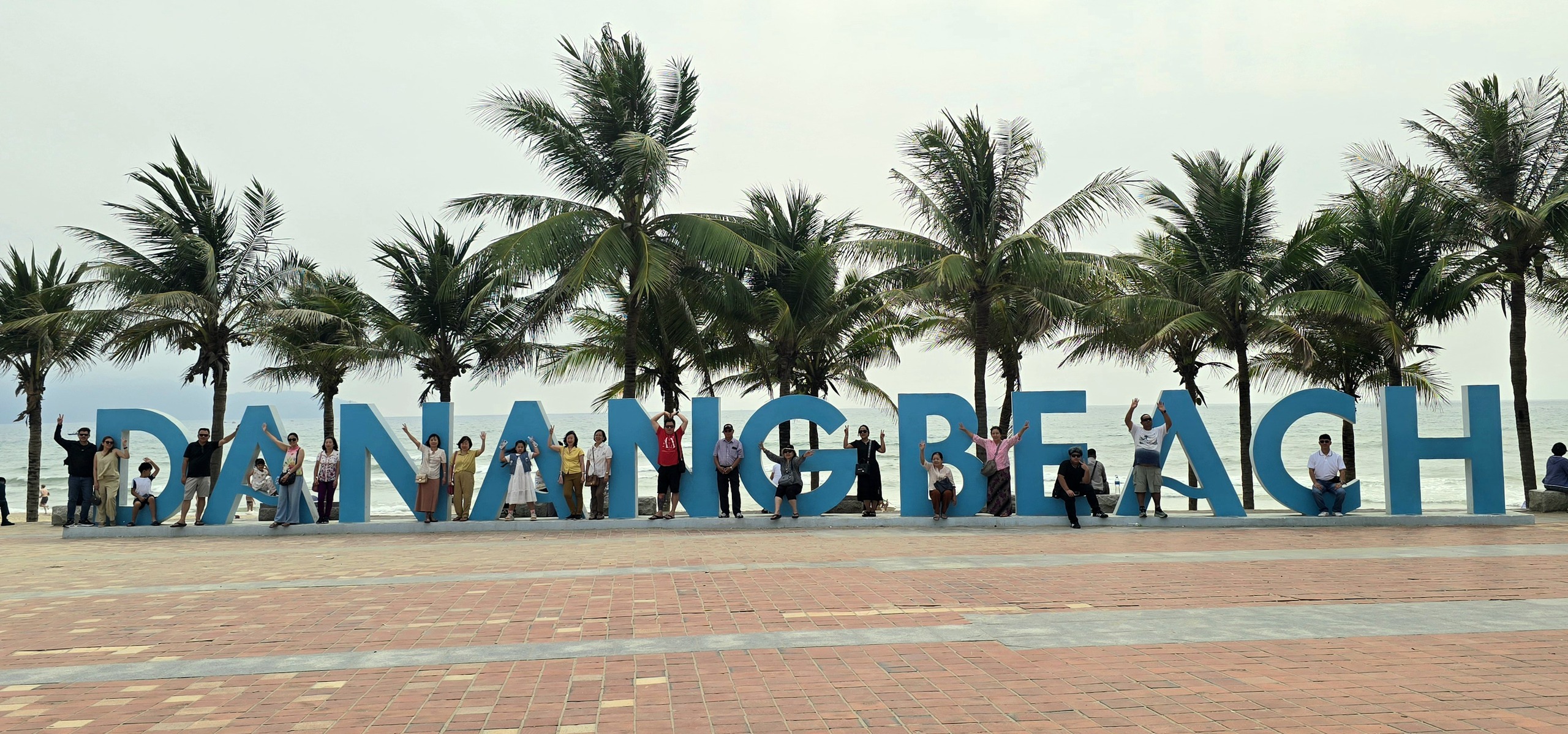 Đà Nẵng nói gì về bộ chữ “Da Nang Beach” gây tranh luận trên bãi biển? - Ảnh 3.