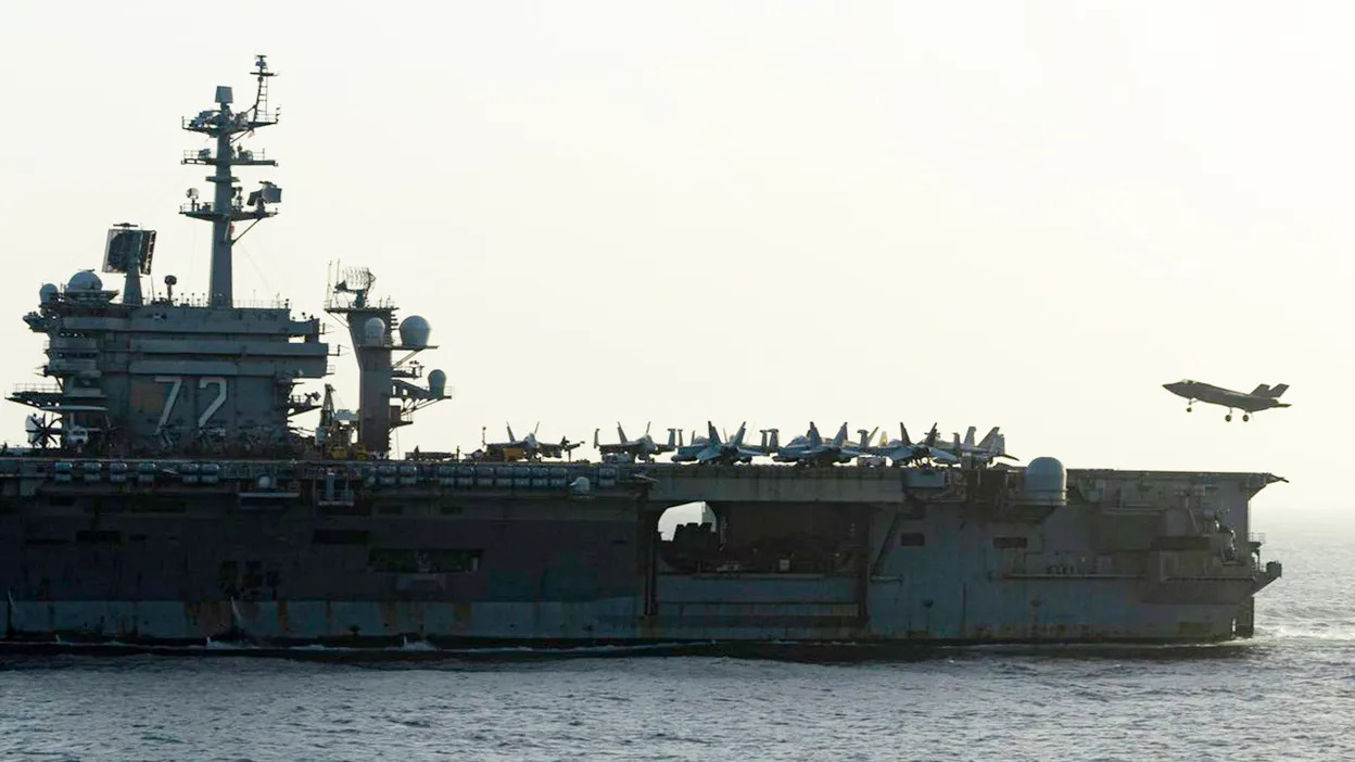 NÓNG: Iran tuyên bố tái đóng cửa eo biển Hormuz - Ảnh 1.