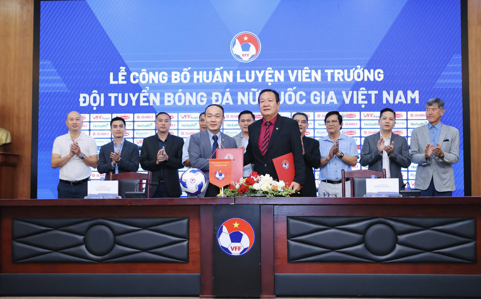 &Ocirc;ng Ho&agrave;ng Văn Ph&uacute;c l&agrave; t&acirc;n HLV trưởng Đội tuyển b&oacute;ng đ&aacute; nữ quốc gia - Ảnh 1.
