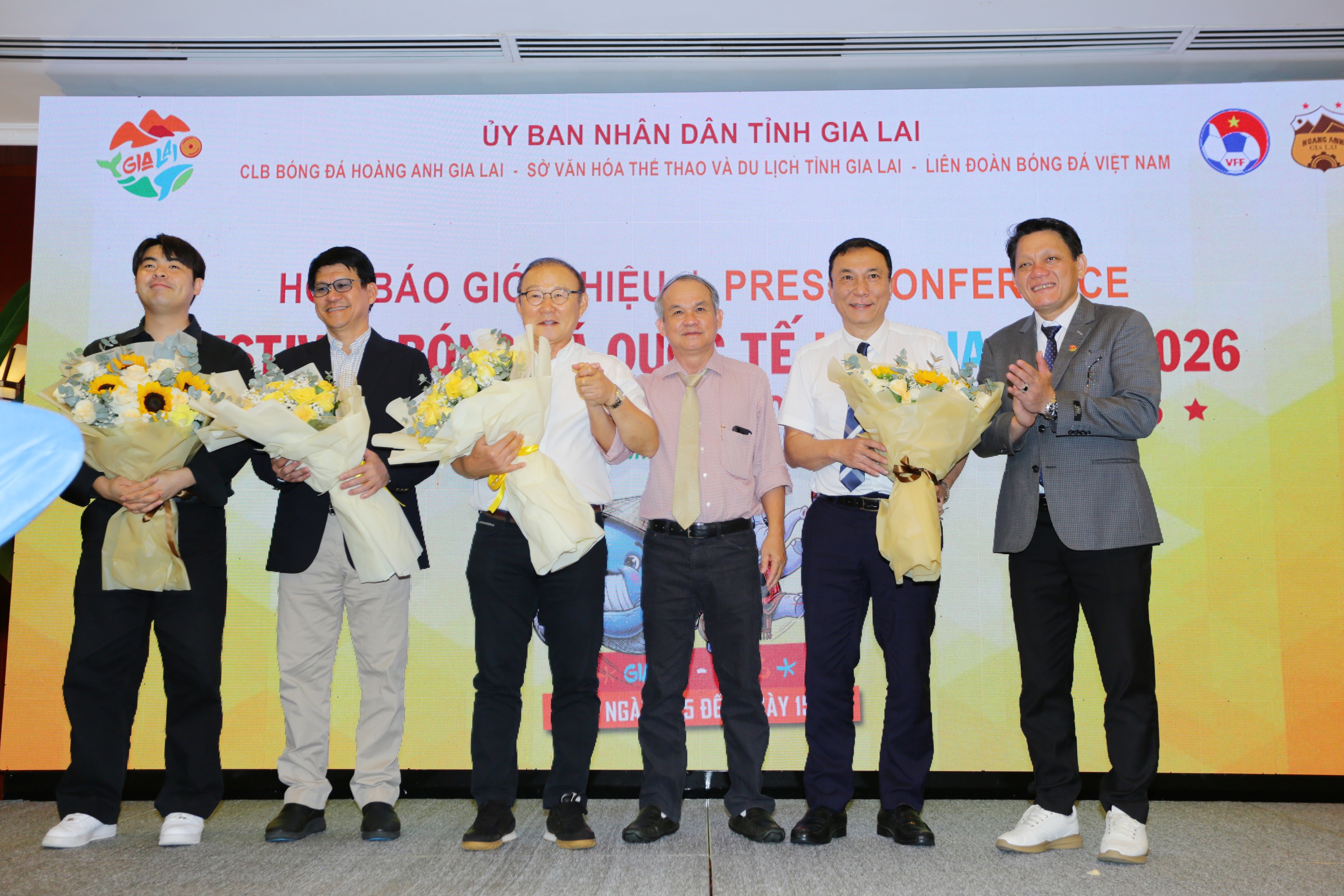C&acirc;u chuyện đặc biệt giữa HLV Park Hang - seo v&agrave; bầu Đức trong b&oacute;ng đ&aacute; Việt Nam 2026 - Ảnh 3.