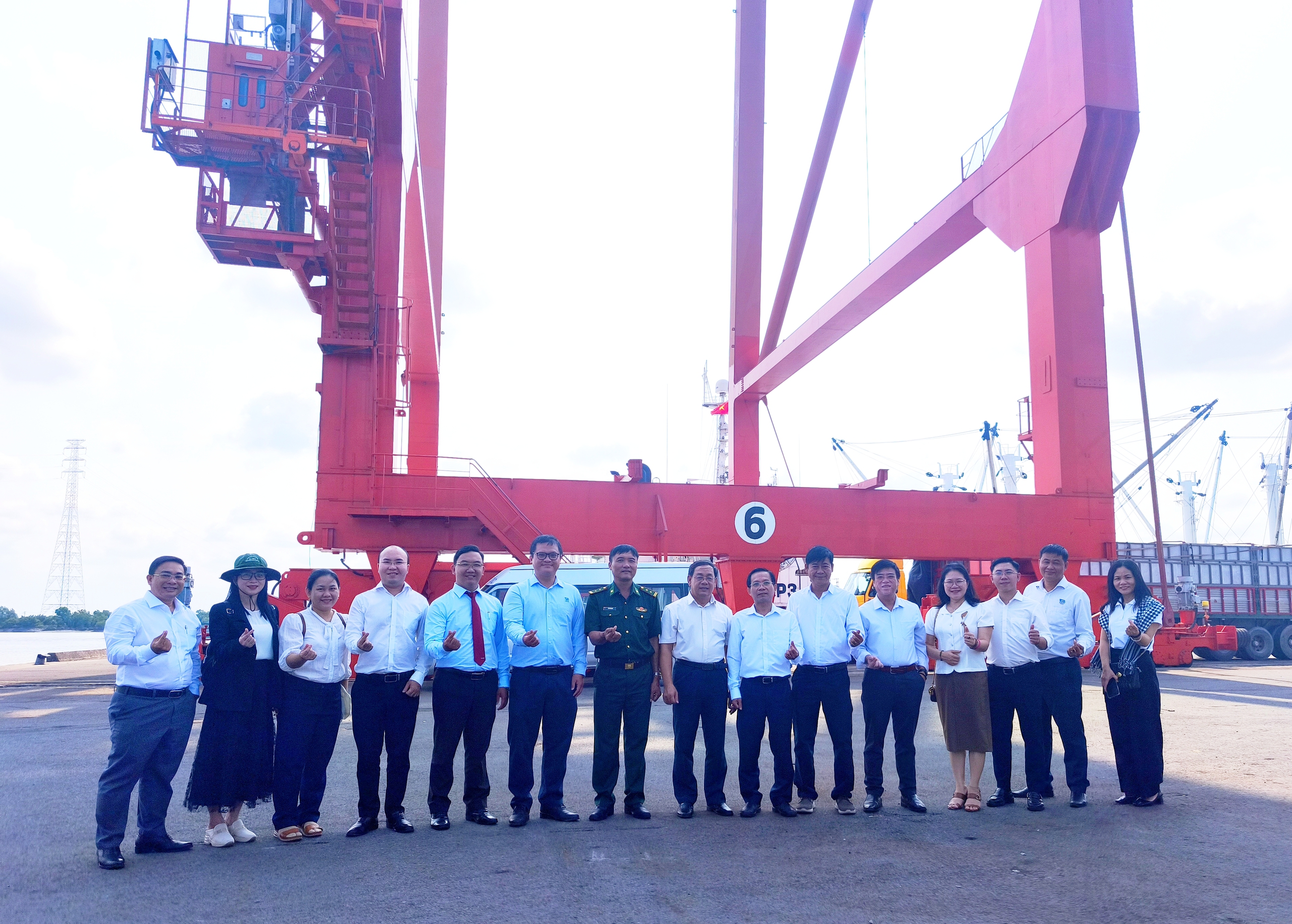 N&ecirc;u cao tr&aacute;ch nhiệm của người Đảng vi&ecirc;n trong x&acirc;y dựng v&agrave; bảo vệ Tổ quốc thời kỳ mới - Ảnh 1.