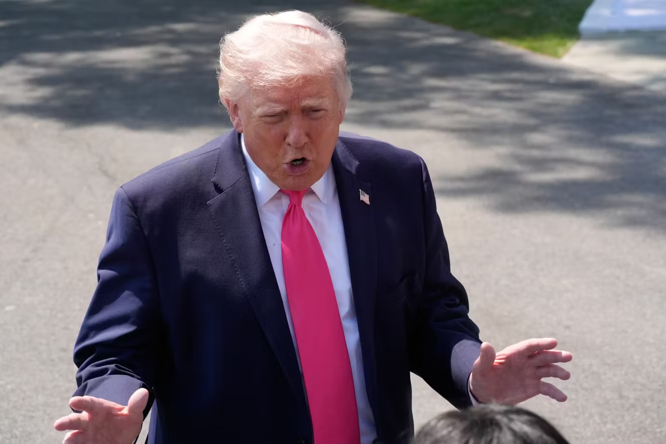 &Ocirc;ng Donald Trump tuy&ecirc;n bố Iran đồng &yacute; giao uranium l&agrave;m gi&agrave;u; giải quyết "cuộc chiến thứ 10" - Ảnh 1.