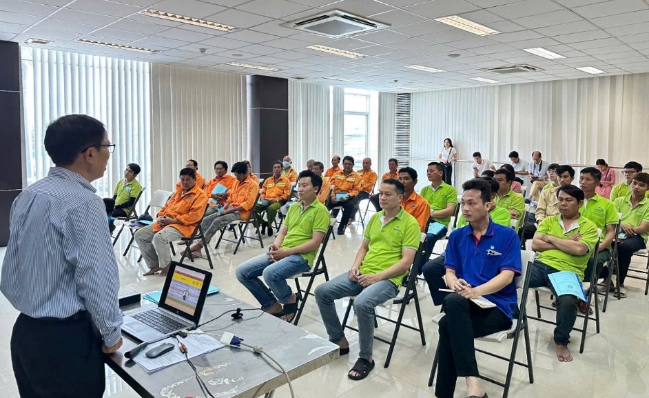 VWS tăng cường kiến thức ph&ograve;ng bệnh m&ugrave;a nắng n&oacute;ng cho người lao động - Ảnh 3.