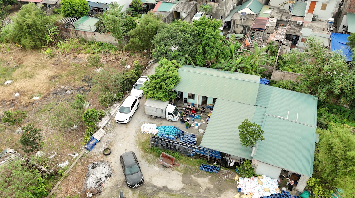 Đột kích hàng loạt xưởng sản xuất giá đỗ sử dụng chất cấm tại Quảng Ninh - Ảnh 1.