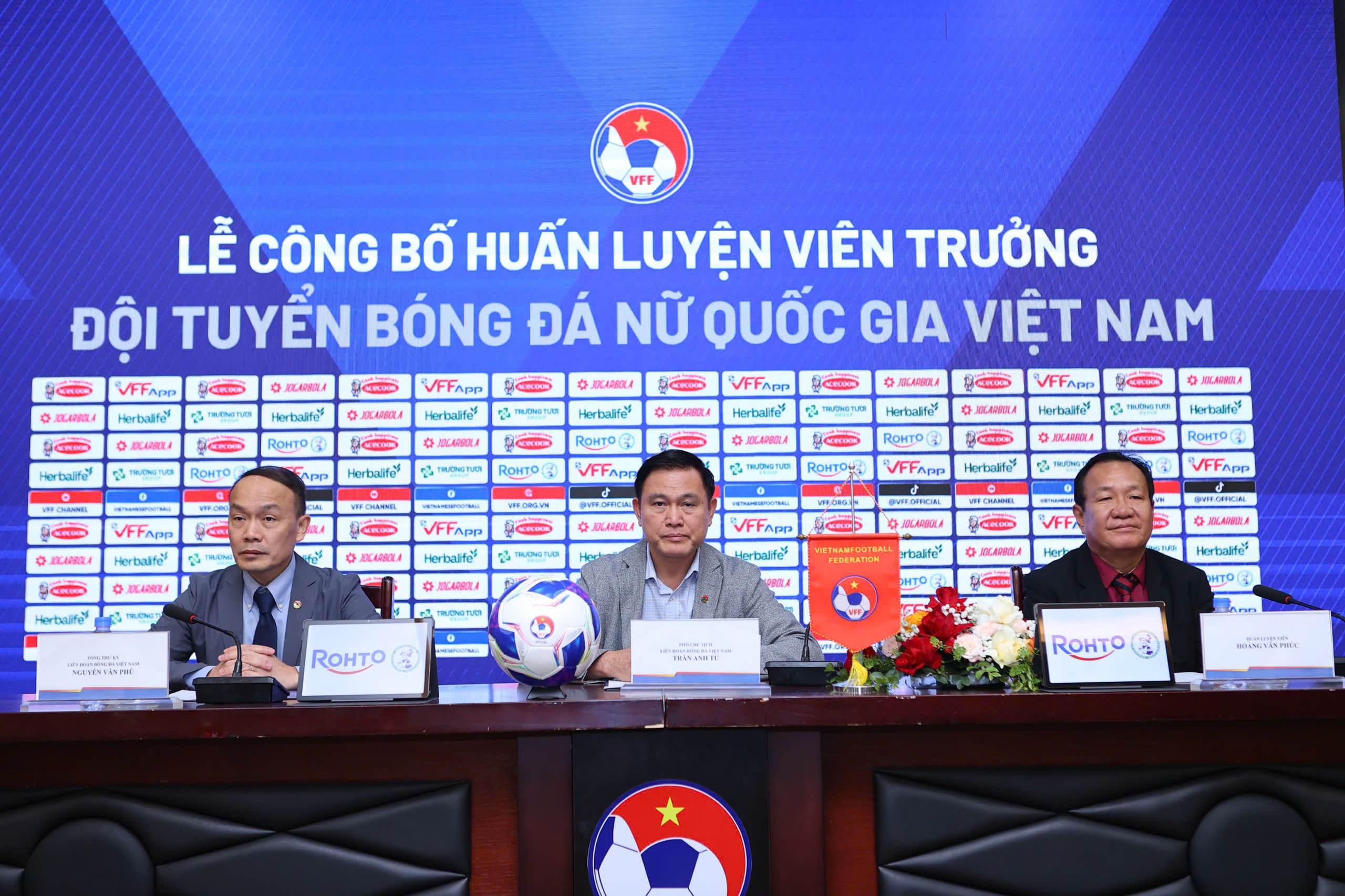 &Ocirc;ng Ho&agrave;ng Văn Ph&uacute;c l&agrave; t&acirc;n HLV trưởng Đội tuyển b&oacute;ng đ&aacute; nữ quốc gia - Ảnh 3.