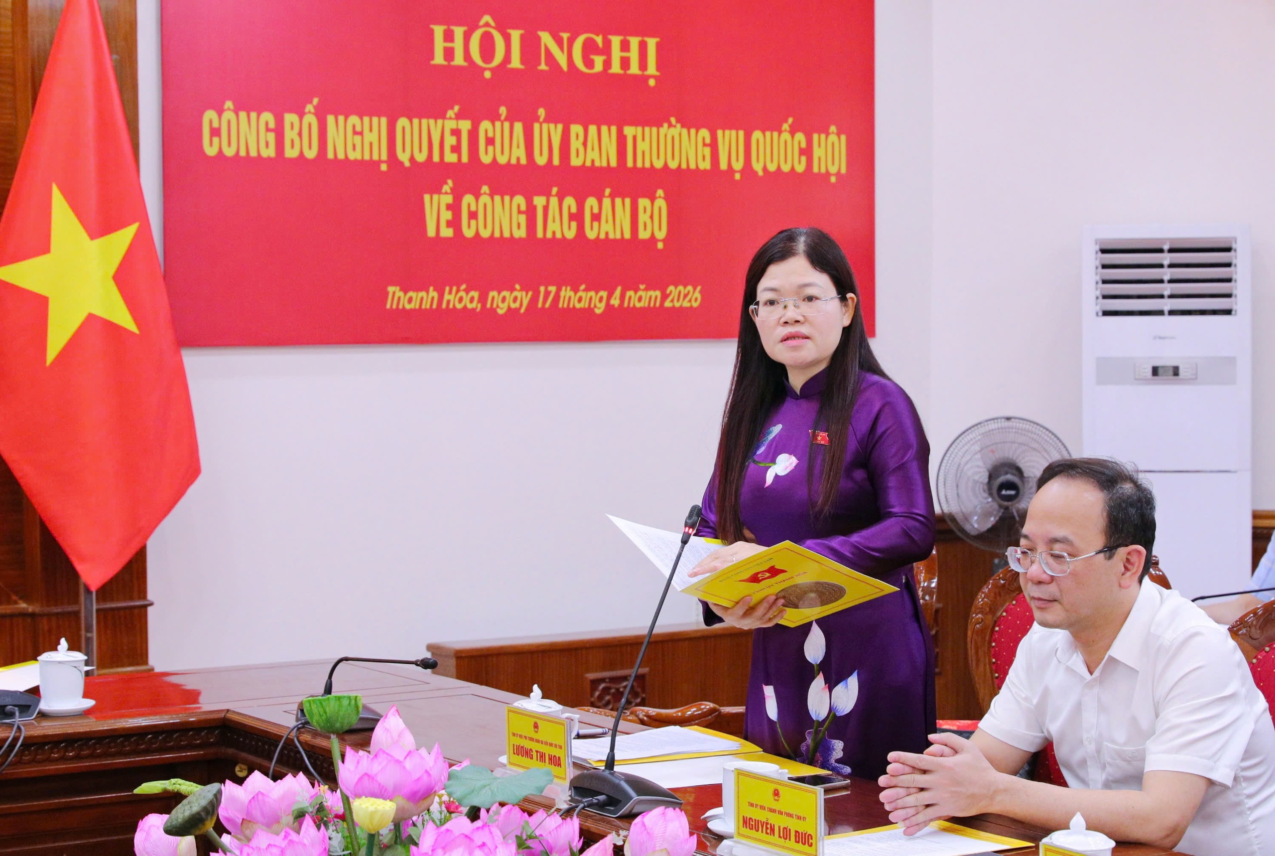 Trao Nghị quyết của Ủy ban Thường vụ Quốc hội cho Đoàn ĐBQH tỉnh Thanh Hóa - Ảnh 3.