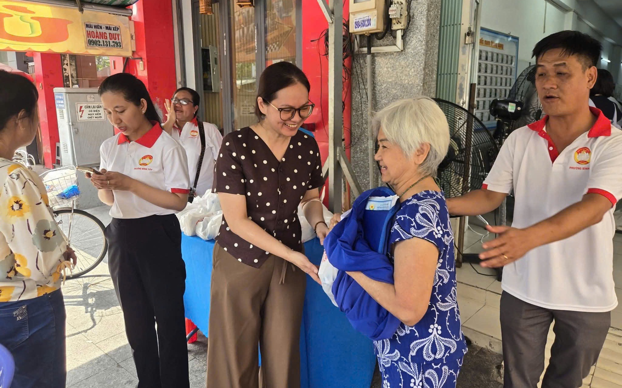 Nhiều địa phương đồng loạt ra quân khám sức khỏe cho người dân