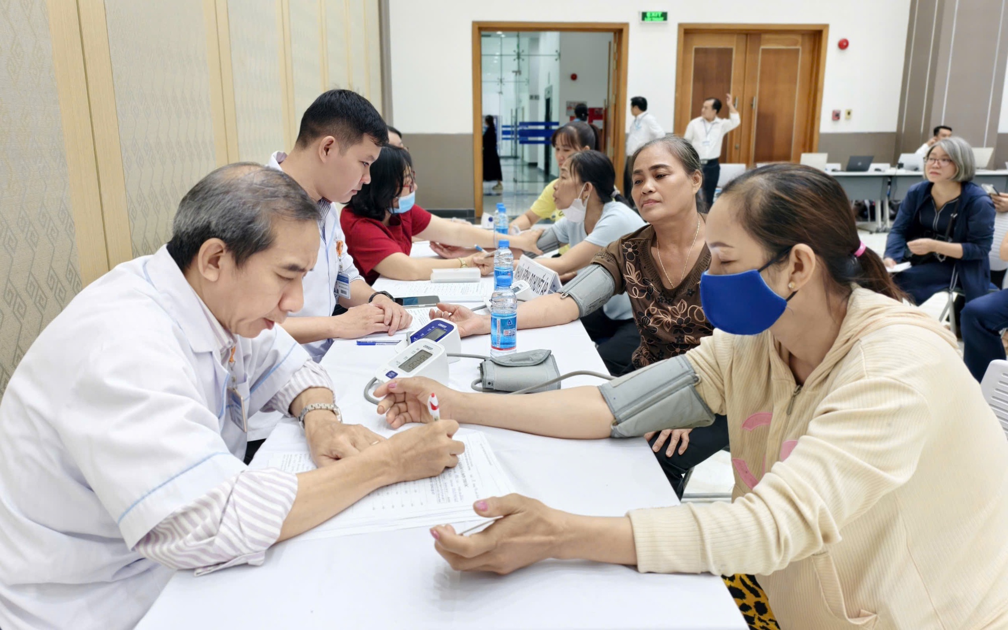 Hơn 250 nữ công nhân, viên chức được tư vấn, khám sức khỏe sinh sản miễn phí
