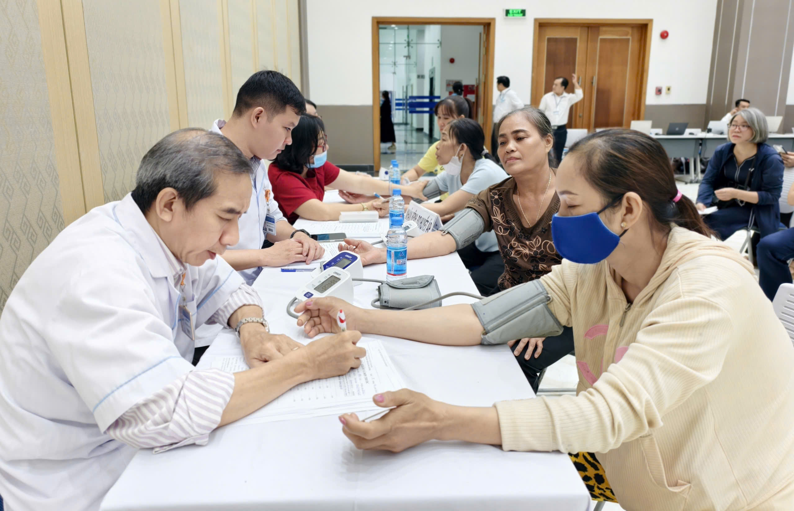 Hơn 250 nữ công nhân TP HCM được khám sức khỏe sinh sản miễn phí trong năm 2026 - Ảnh 2.