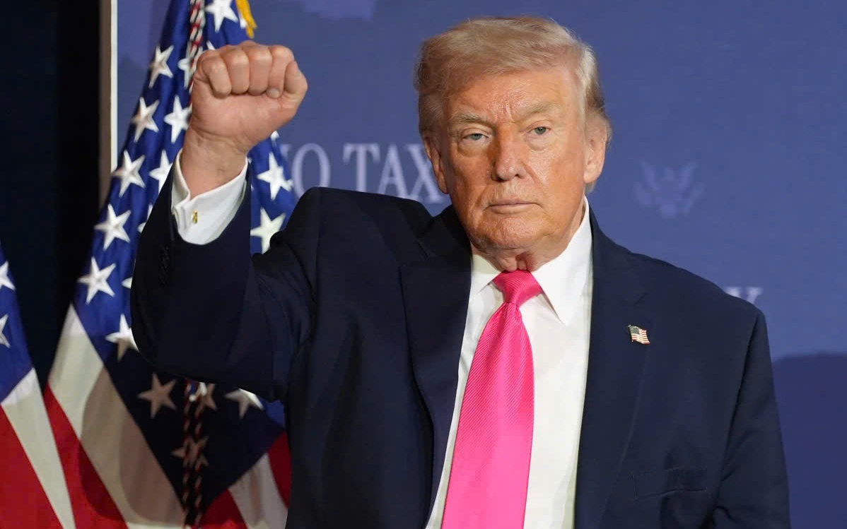 Iran thông báo "mở cửa hoàn toàn" eo biển Hormuz, ông Donald Trump "cảm ơn"