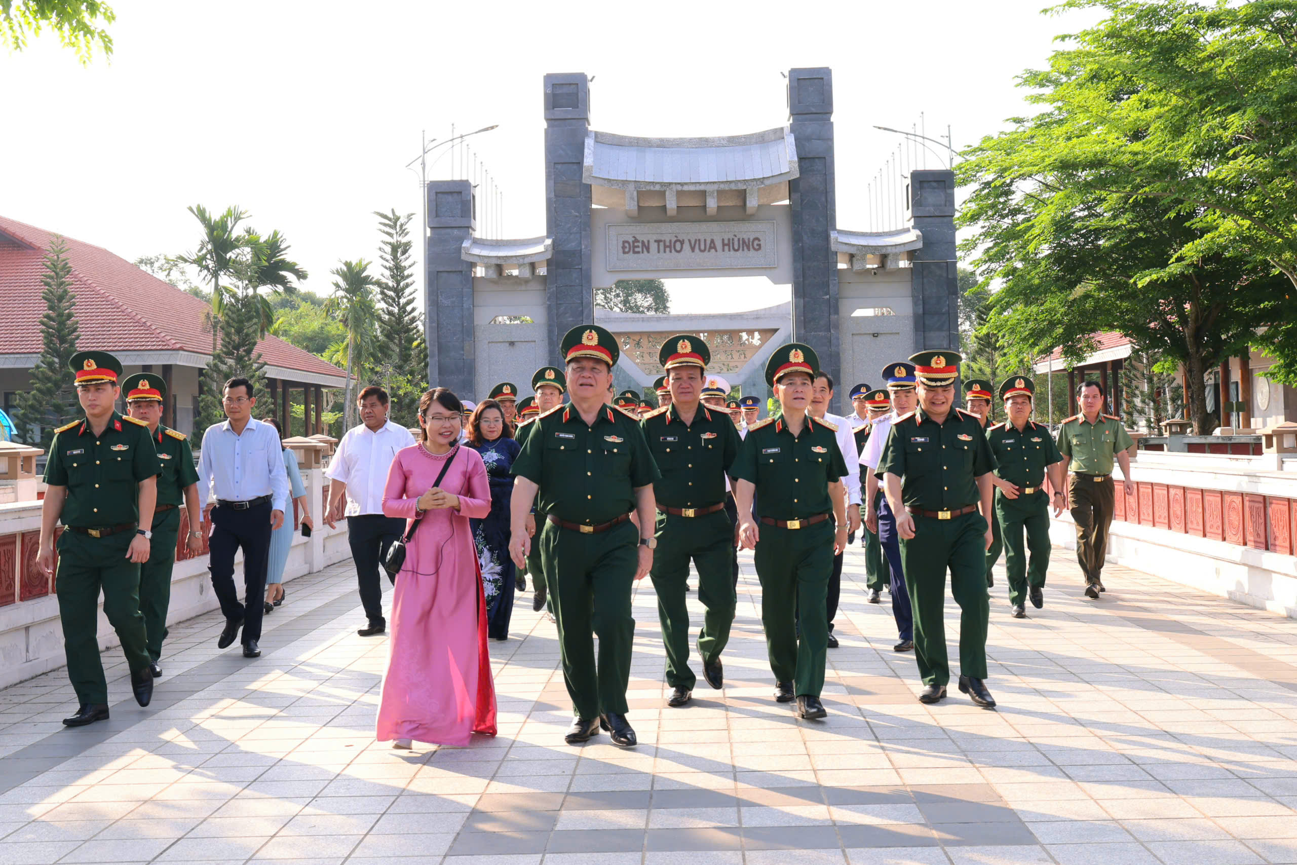 Đại tướng Nguyễn Trọng Nghĩa v&agrave; vai tr&ograve; của gi&agrave; l&agrave;ng trong đo&agrave;n kết d&acirc;n tộc năm 2026 - Ảnh 5.