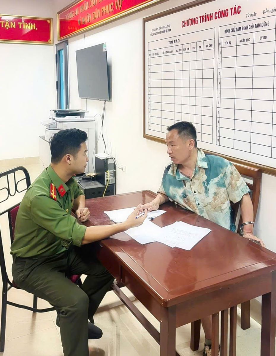 Va chạm giao th&ocirc;ng đ&aacute;ng sợ: Người đ&agrave;n &ocirc;ng nước ng&ograve;ai nổ s&uacute;ng tại Hưng Y&ecirc;n - Ảnh 2.
