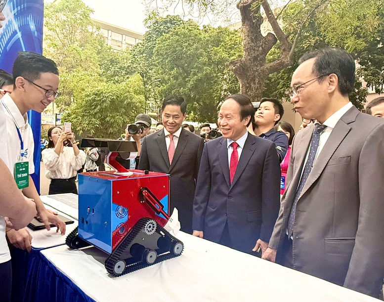 Ph&oacute; Thủ tướng L&ecirc; Tiến Ch&acirc;u: Hỗ trợ HSSV khởi nghiệp l&agrave; nhiệm vụ chiến lược quốc gia - Ảnh 3.