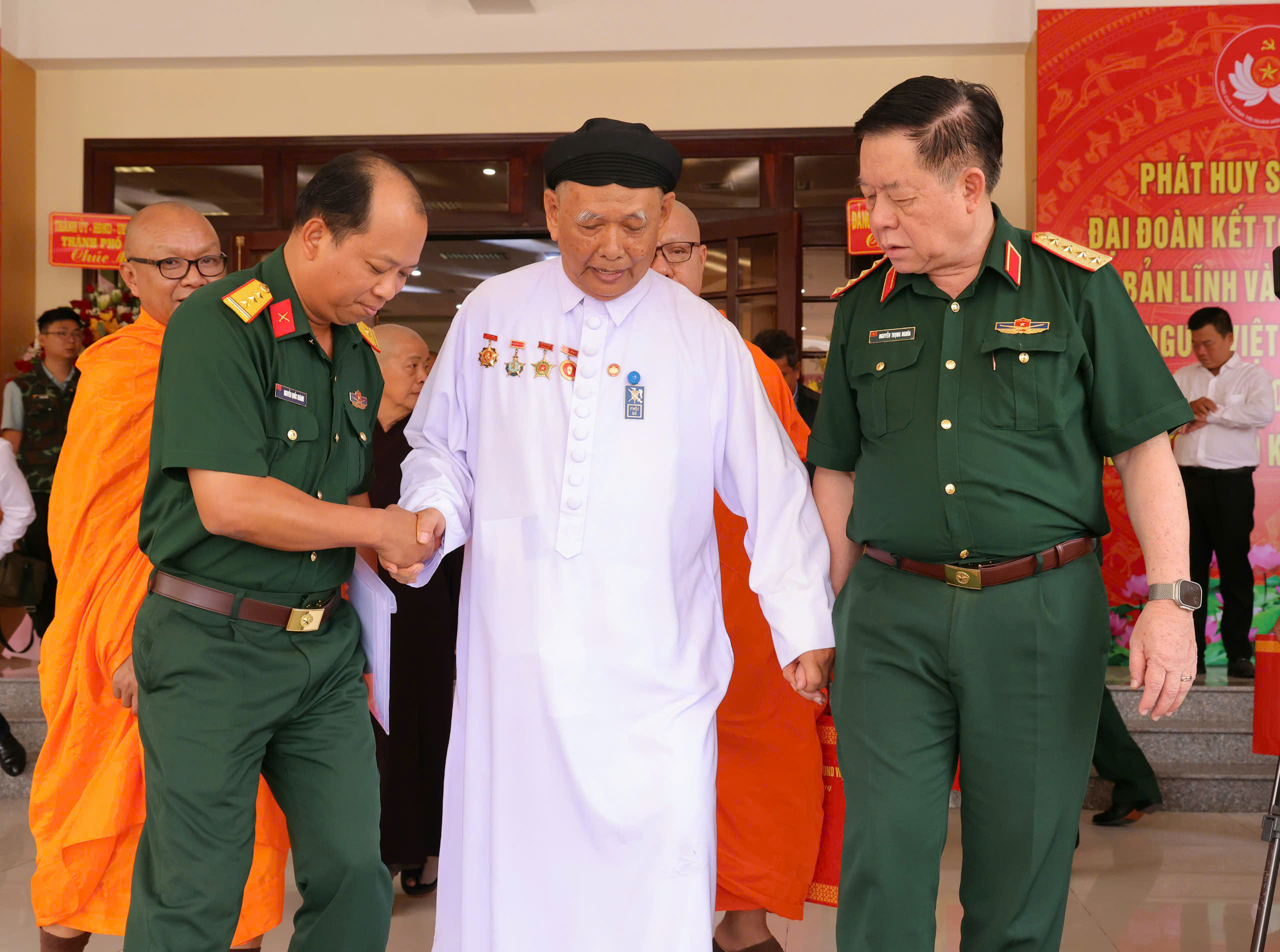 Đại tướng Nguyễn Trọng Nghĩa v&agrave; vai tr&ograve; của gi&agrave; l&agrave;ng trong đo&agrave;n kết d&acirc;n tộc năm 2026 - Ảnh 2.