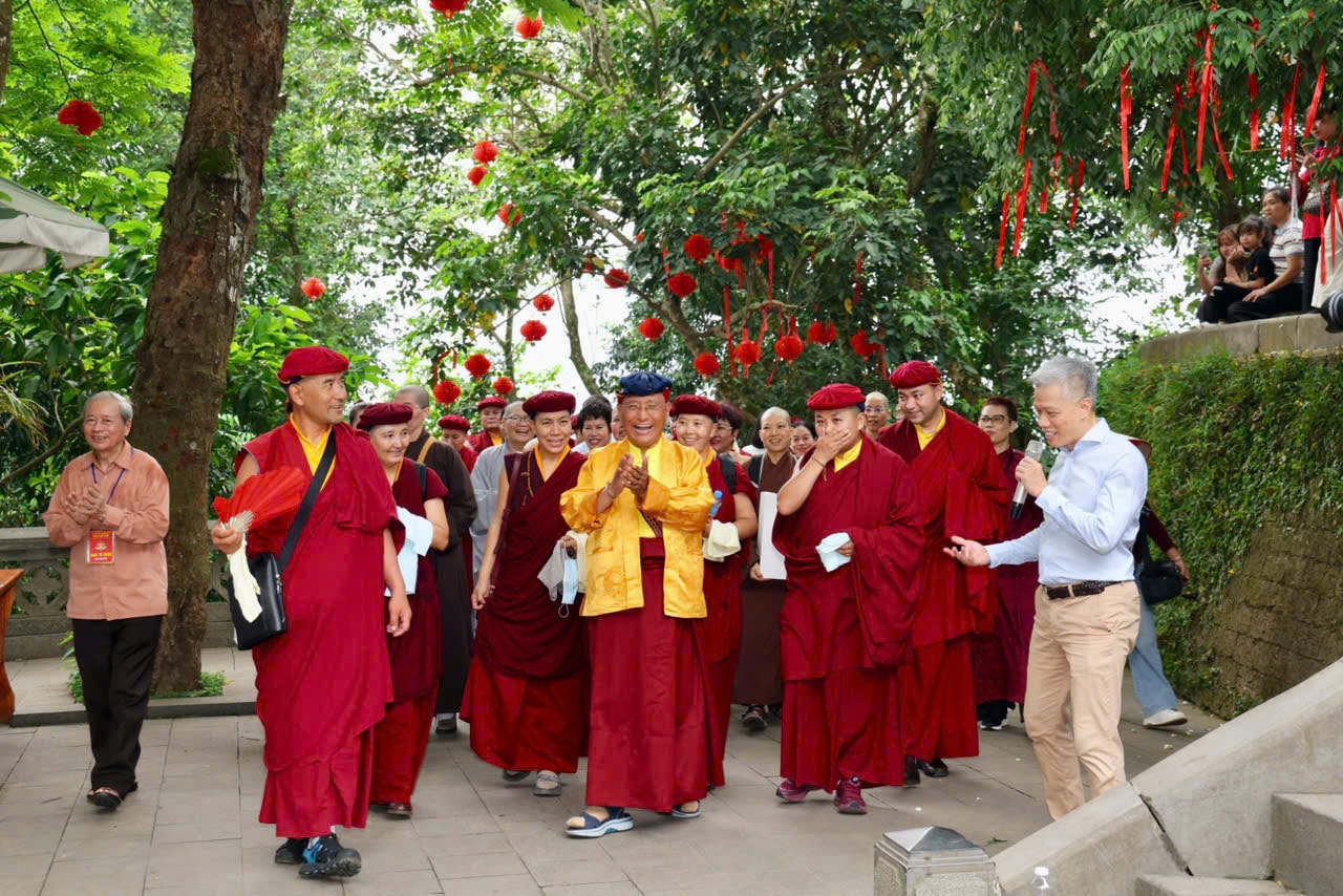 Đức Gyalwang Drukpa lần đầu thăm Đền H&ugrave;ng - Ảnh 2.