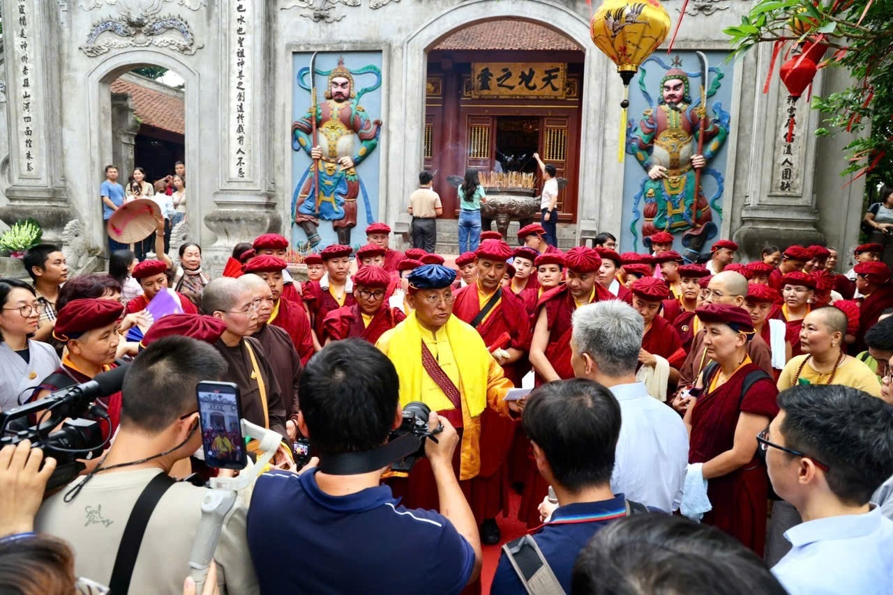 Đức Gyalwang Drukpa lần đầu thăm Đền H&ugrave;ng - Ảnh 4.