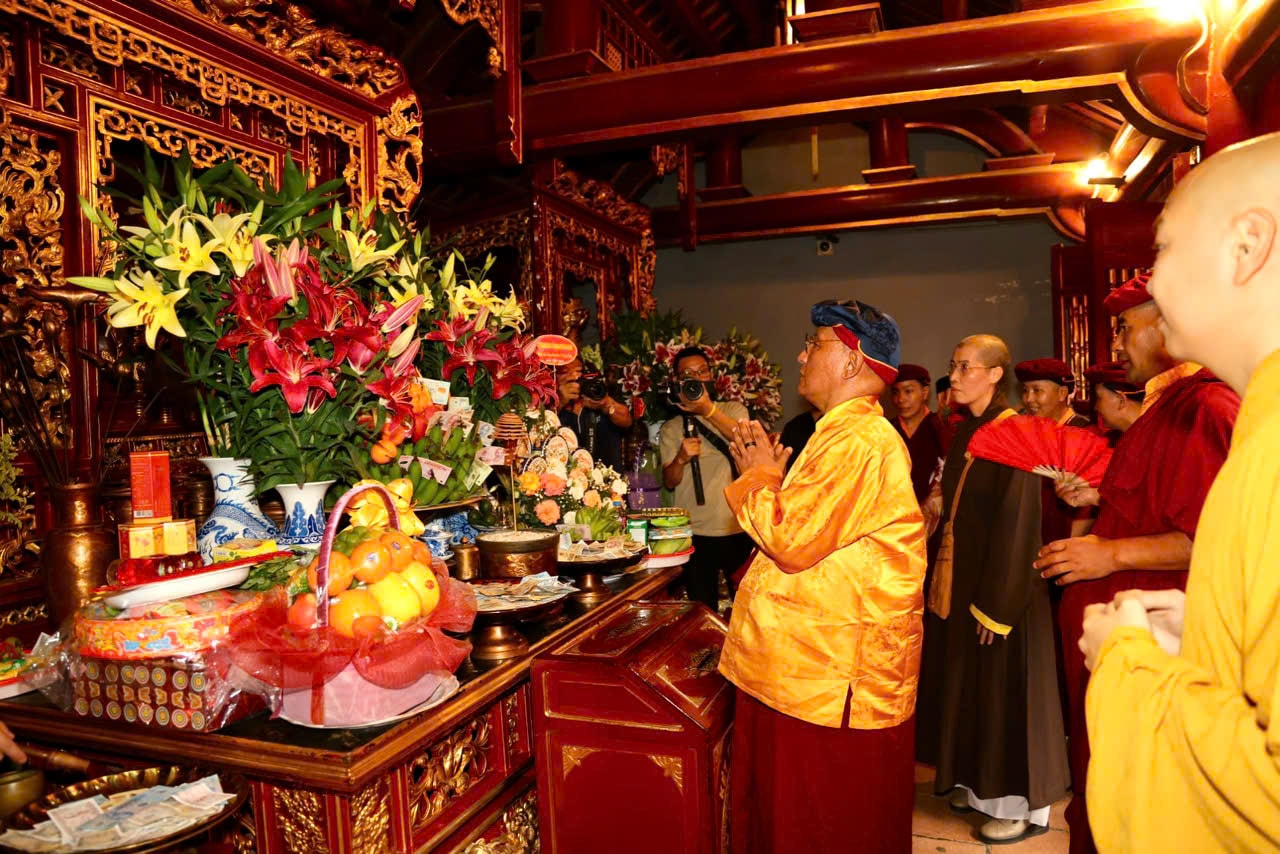 Đức Gyalwang Drukpa lần đầu thăm Đền H&ugrave;ng - Ảnh 3.