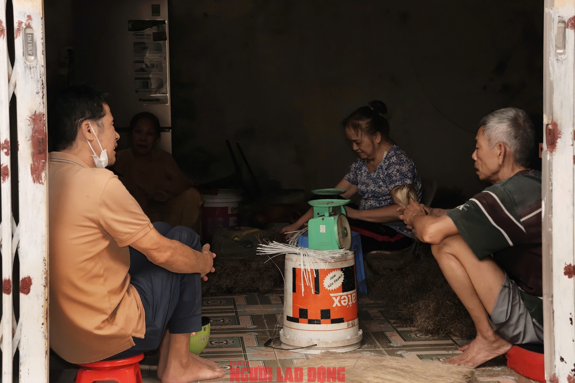 Làng Cự Đà - giữ gìn nghề làm miến dong truyền thống giữa nhịp sống hiện đại - Ảnh 14.