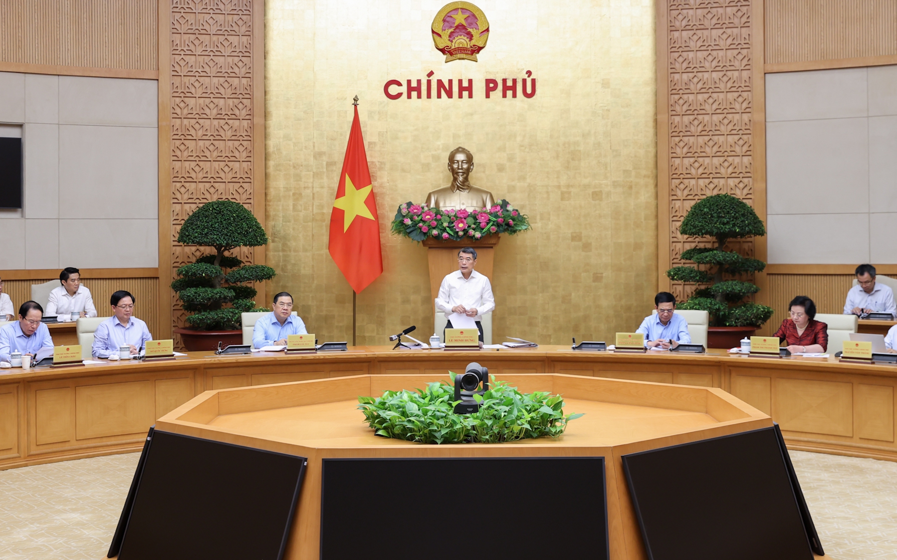 Chính phủ yêu cầu hạn chế tối đa xây dựng trụ sở, trung tâm hành chính mới tại các tỉnh, thành