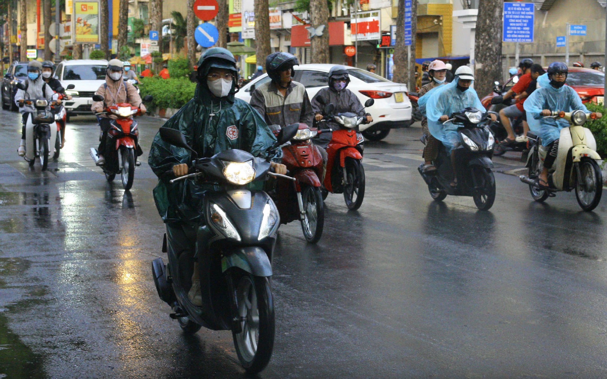 Dự báo thời tiết hôm nay, 18-4: TPHCM và Nam Bộ có mưa trên diện rộng