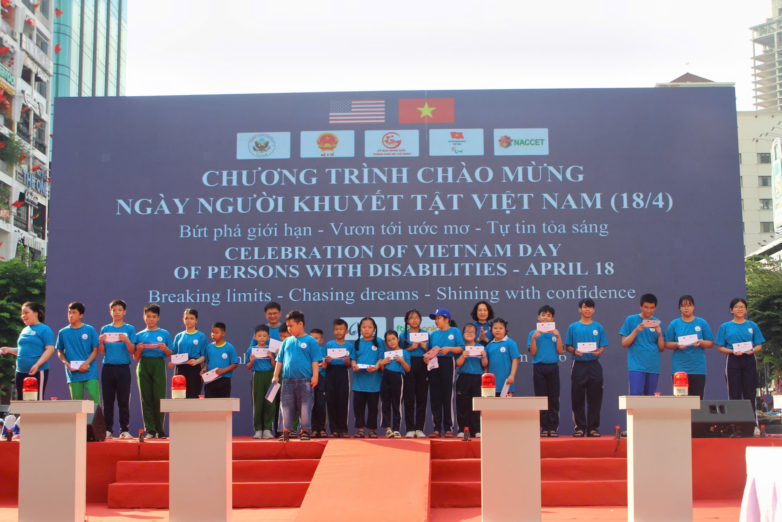 Hơn 1.300 người tham gia Ng&agrave;y Người khuyết tật Việt Nam tại phố đi bộ Nguyễn Huệ  - Ảnh 5.