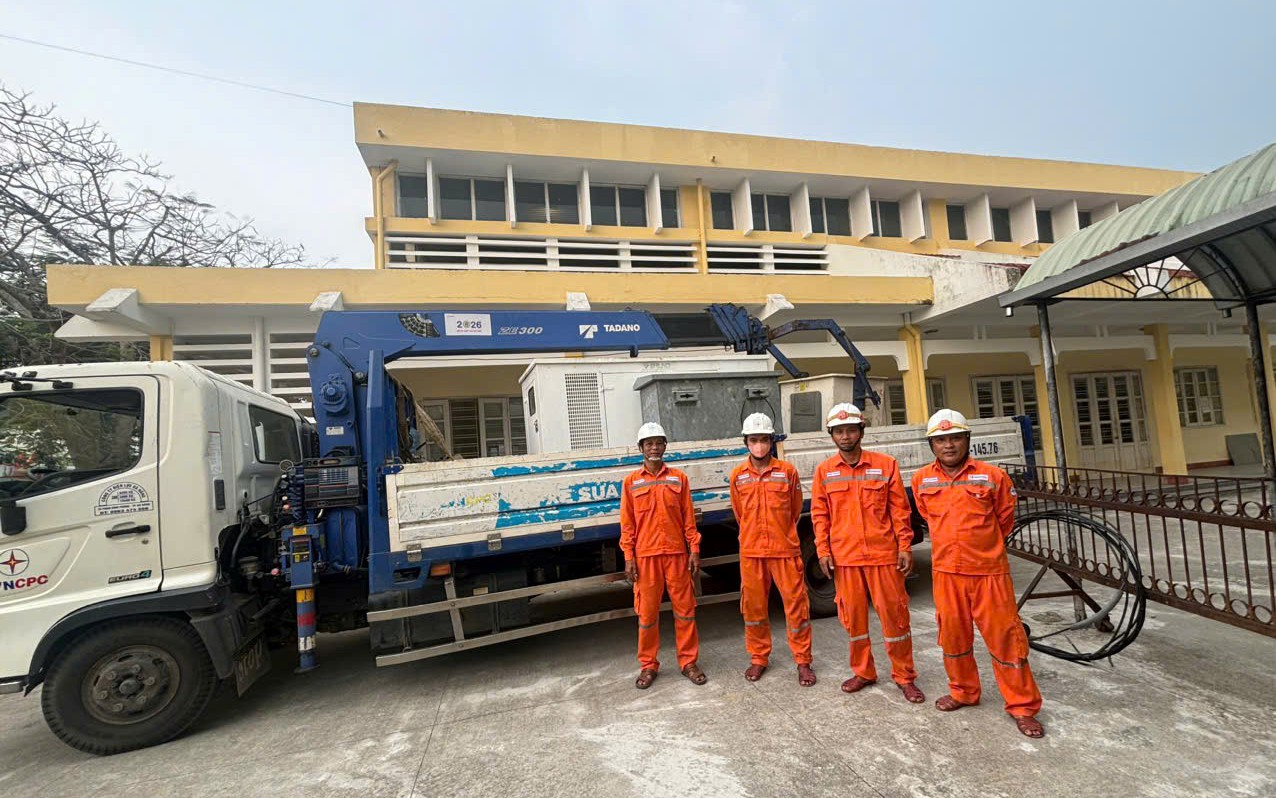 Đảm bảo nguồn điện cho chương trình “Đưa trường học đến thí sinh” với 1.700 học sinh tham dự