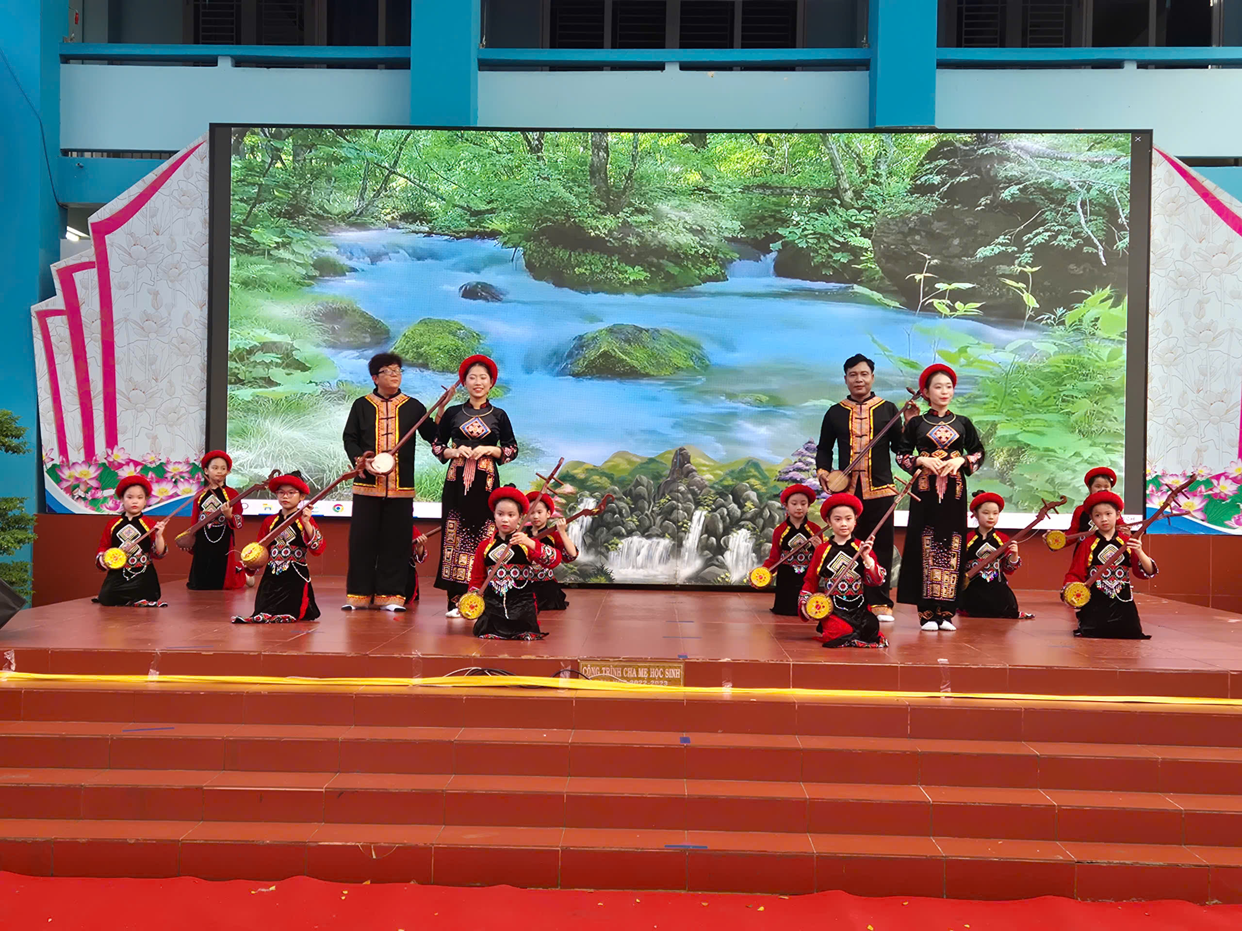 Sôi nổi Hội thi "Biểu diễn thời trang đồng bào các dân tộc Việt Nam" ở phường Phú Thạnh - Ảnh 3.