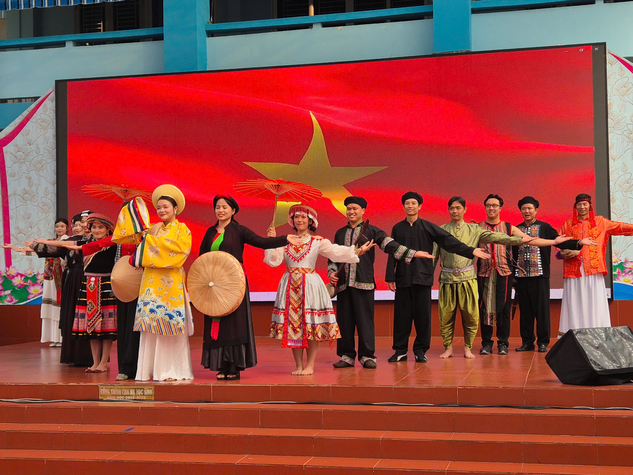 Sôi nổi Hội thi "Biểu diễn thời trang đồng bào các dân tộc Việt Nam" ở phường Phú Thạnh - Ảnh 5.