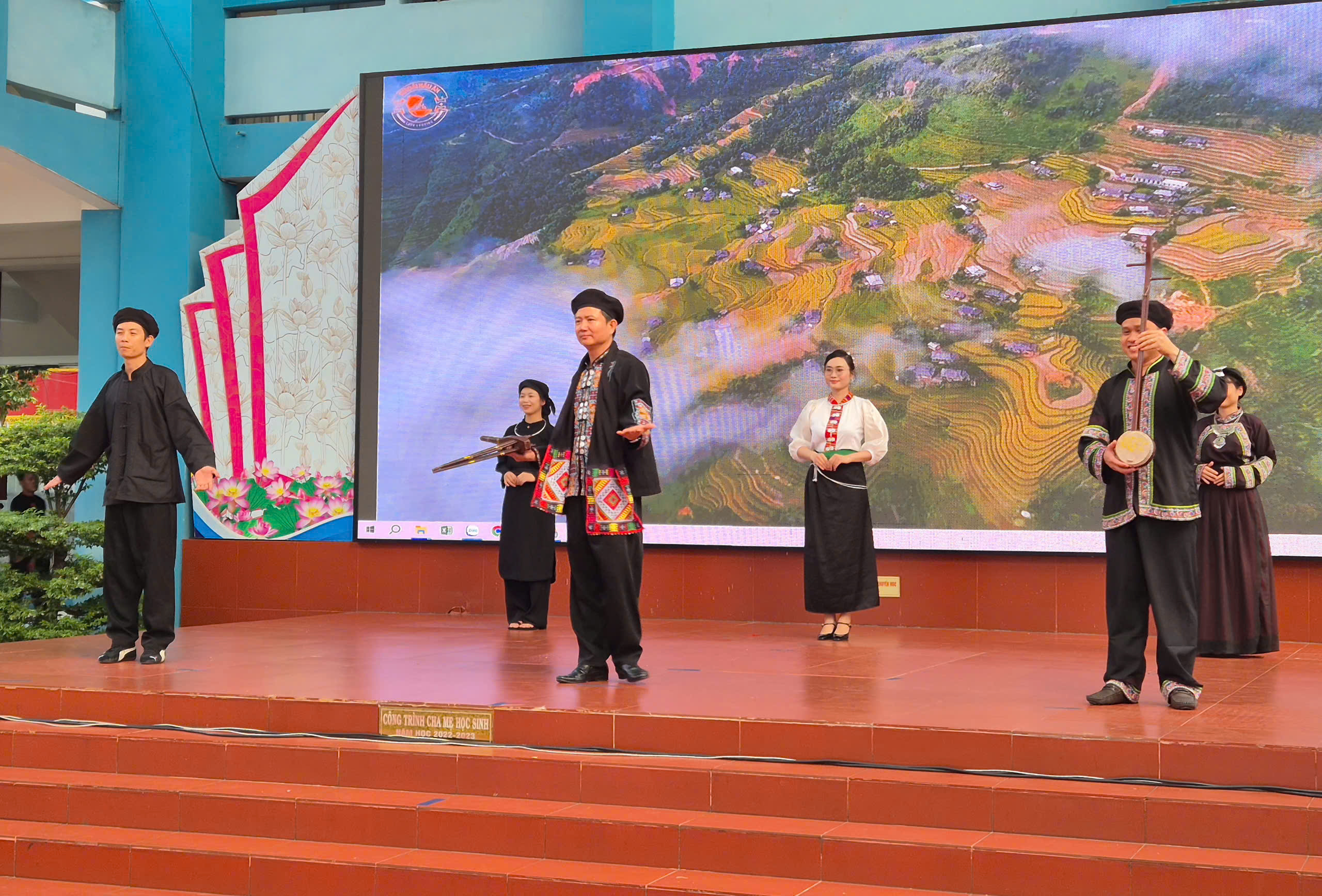 Sôi nổi Hội thi "Biểu diễn thời trang đồng bào các dân tộc Việt Nam" ở phường Phú Thạnh - Ảnh 6.