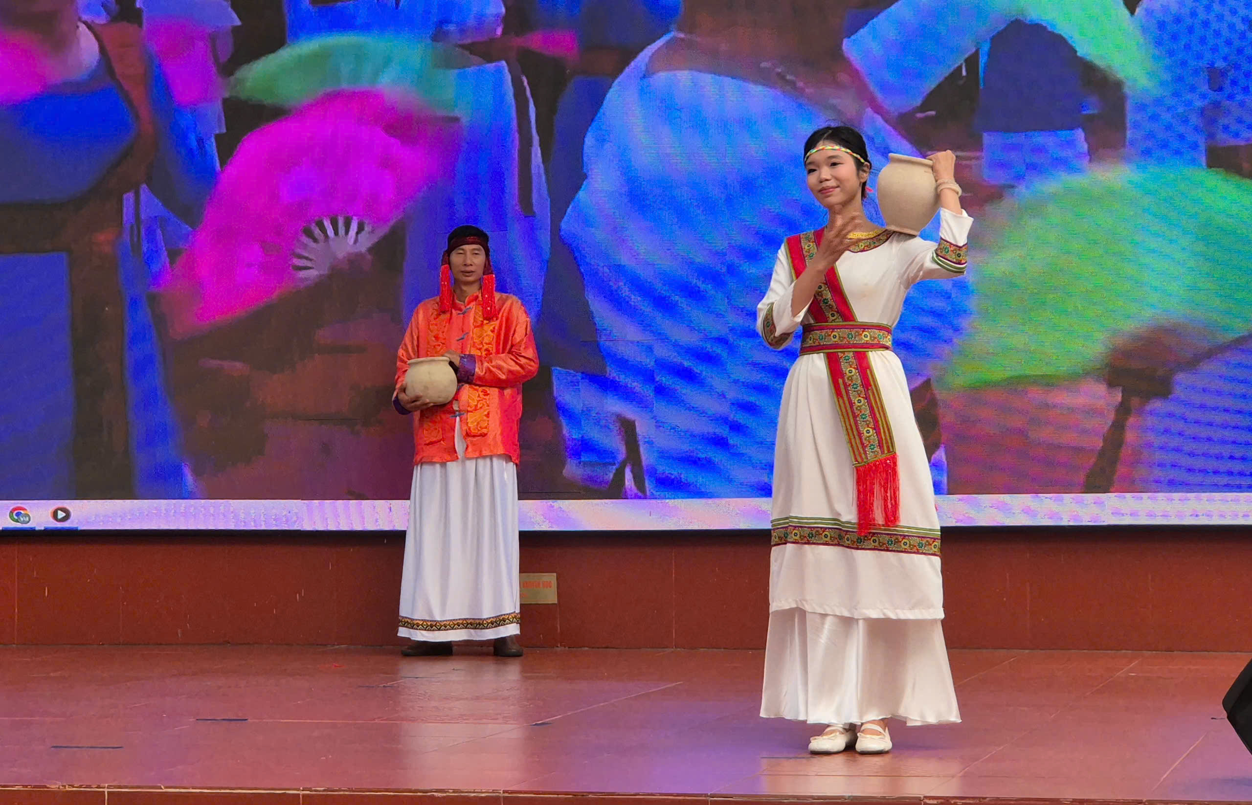 Sôi nổi Hội thi "Biểu diễn thời trang đồng bào các dân tộc Việt Nam" ở phường Phú Thạnh - Ảnh 7.