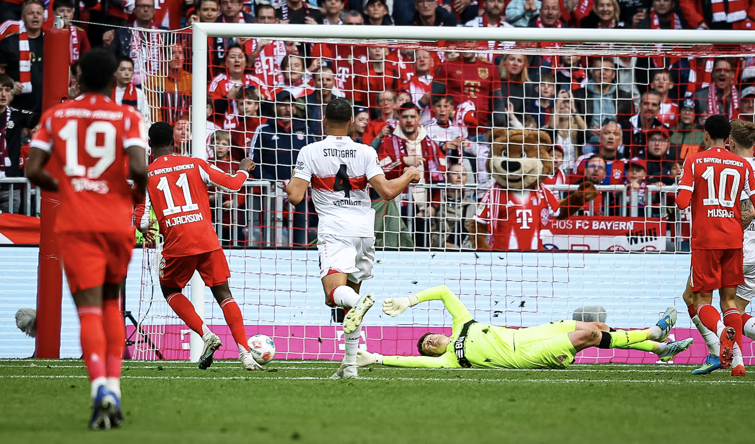 Bayern Munich ngược d&ograve;ng hạ Stuttgart, Harry Kane c&oacute; danh hiệu v&ocirc; địch Bundesliga thứ nh&igrave; - Ảnh 4.