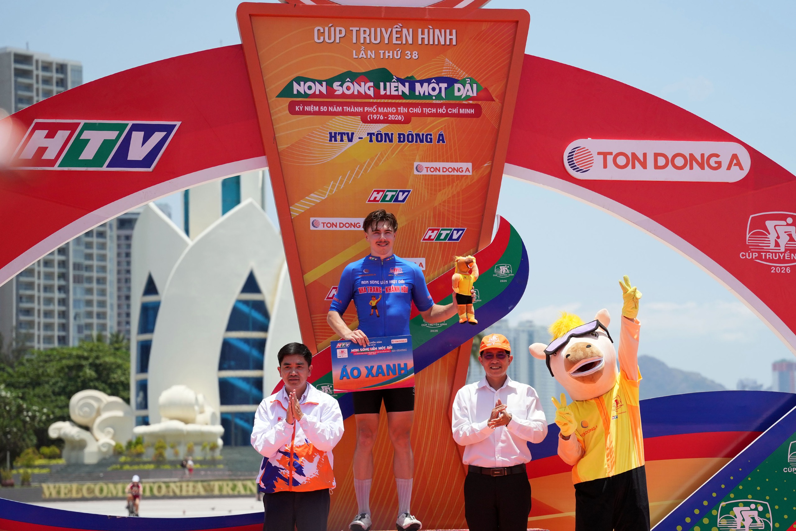 C&uacute;p xe đạp truyền h&igrave;nh TPHCM &ndash; HTV T&ocirc;n Đ&ocirc;ng &Aacute; 2026: Phạm L&ecirc; Xu&acirc;n Lộc lập c&uacute; đ&uacute;p &Aacute;o cam, &Aacute;o chấm đỏ - Ảnh 10.