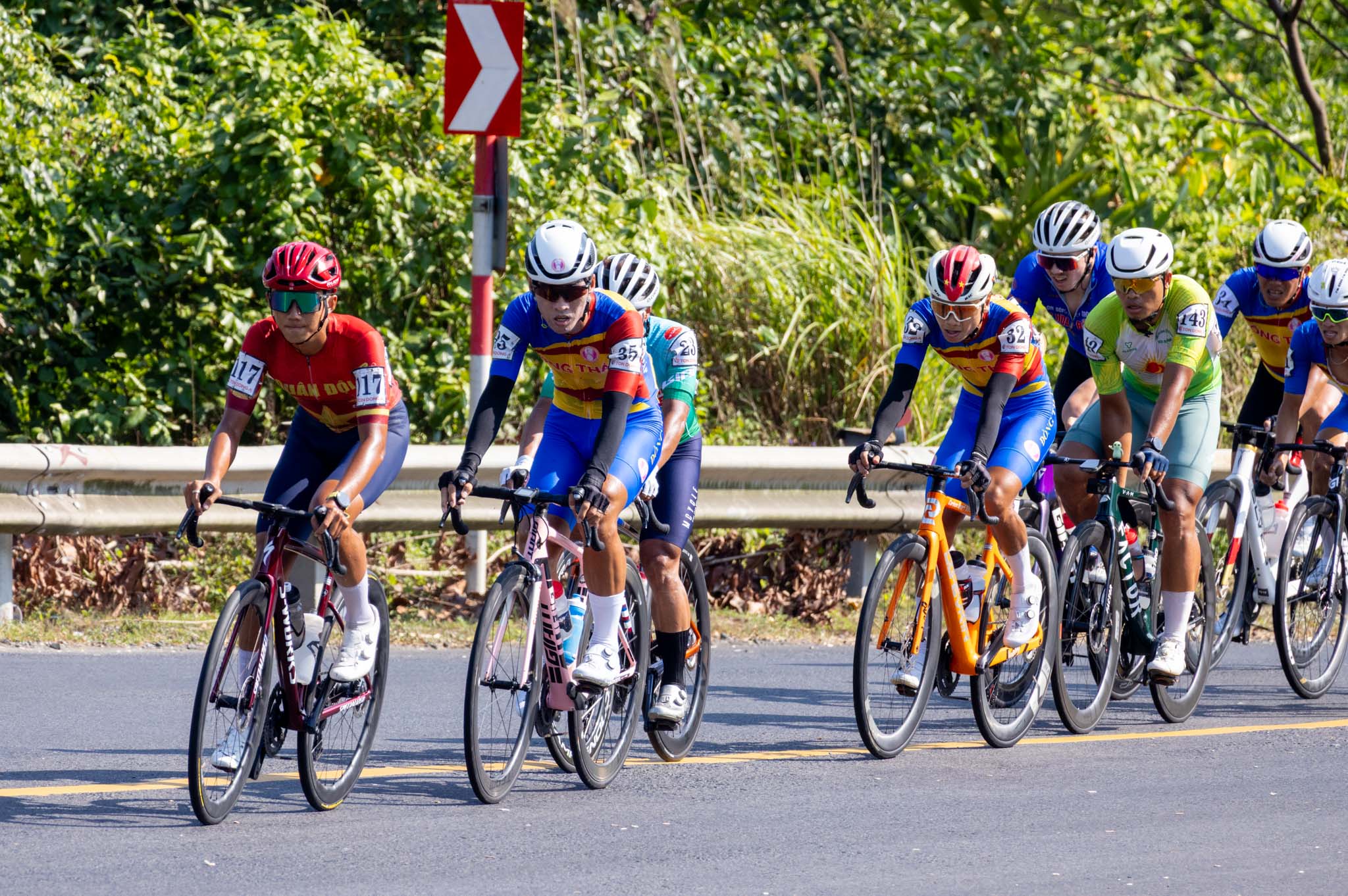 C&uacute;p xe đạp truyền h&igrave;nh TPHCM &ndash; HTV T&ocirc;n Đ&ocirc;ng &Aacute; 2026: Phạm L&ecirc; Xu&acirc;n Lộc lập c&uacute; đ&uacute;p &Aacute;o cam, &Aacute;o chấm đỏ - Ảnh 2.