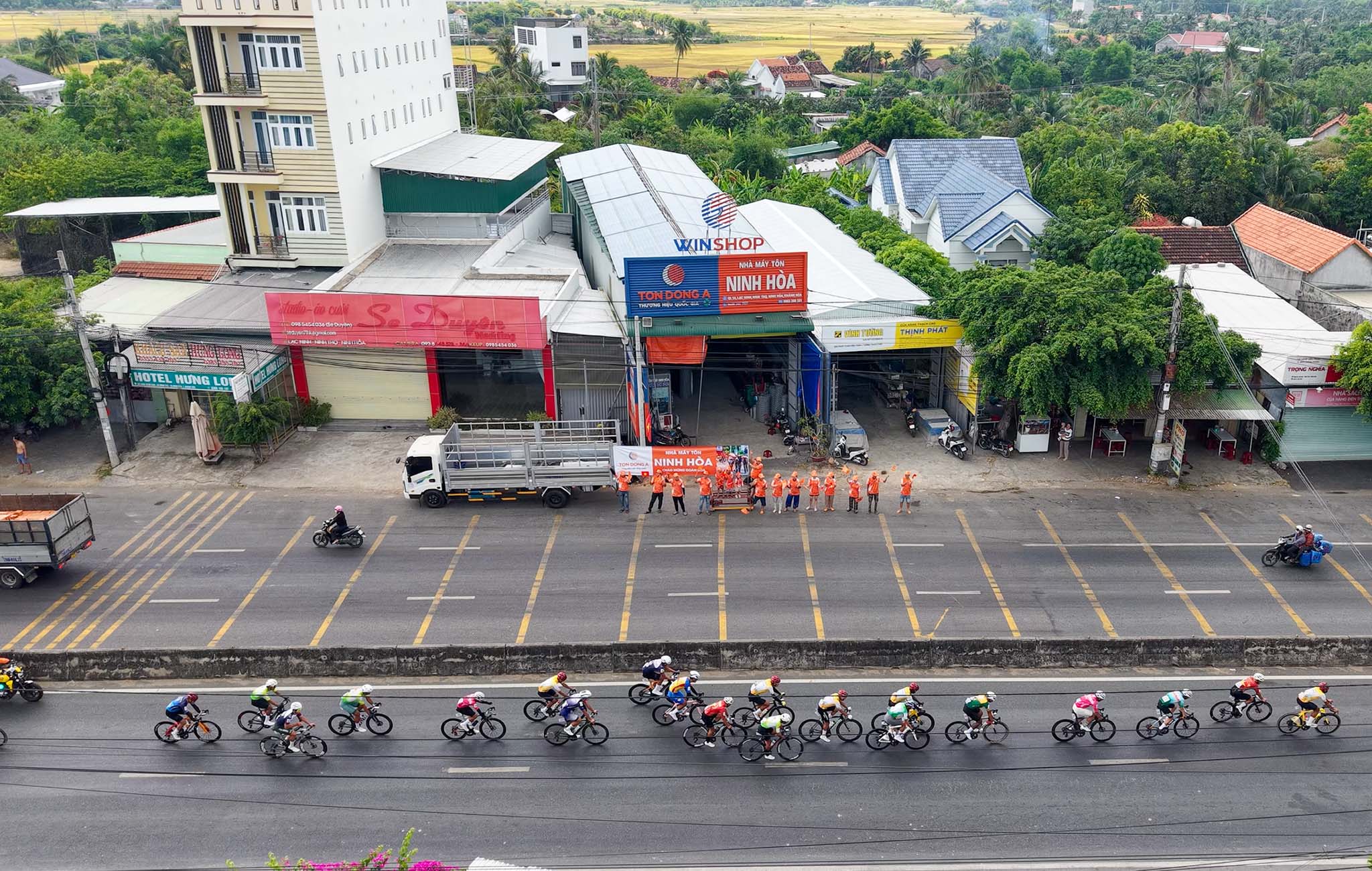 C&uacute;p xe đạp truyền h&igrave;nh TPHCM &ndash; HTV T&ocirc;n Đ&ocirc;ng &Aacute; 2026: Phạm L&ecirc; Xu&acirc;n Lộc lập c&uacute; đ&uacute;p &Aacute;o cam, &Aacute;o chấm đỏ - Ảnh 3.