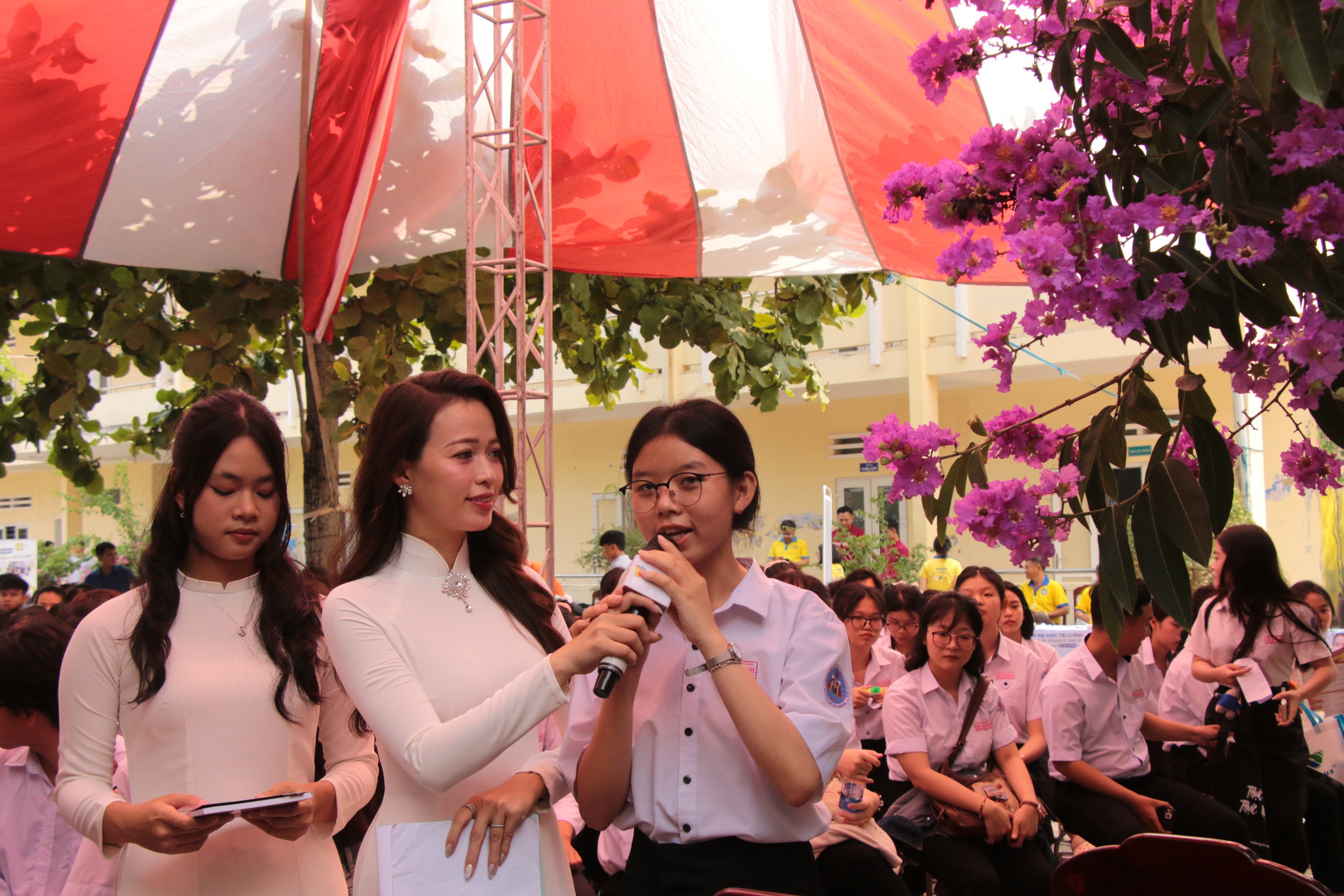 Đảm bảo nguồn điện cho chương trình “Đưa trường học đến thí sinh” với hơn 1.700 học sinh tham dự - Ảnh 3.