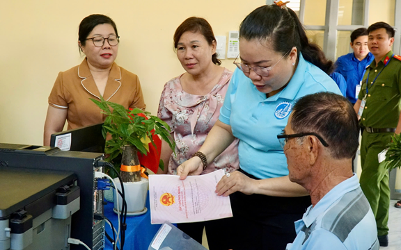 Cụ thể hóa thước đo phục vụ người dân 