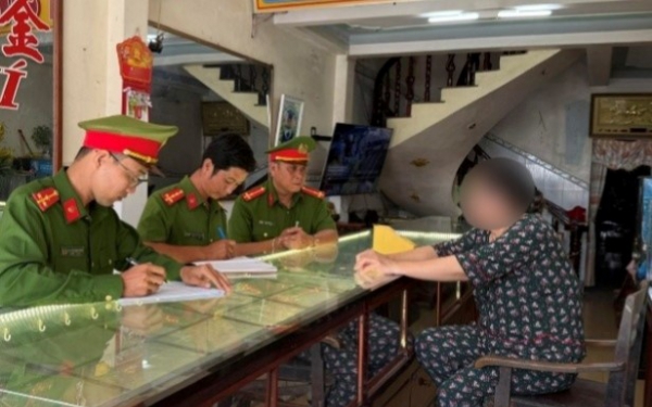 Chủ doanh nghiệp thoát bẫy lừa đảo nhờ sự tinh ý của thượng úy công an