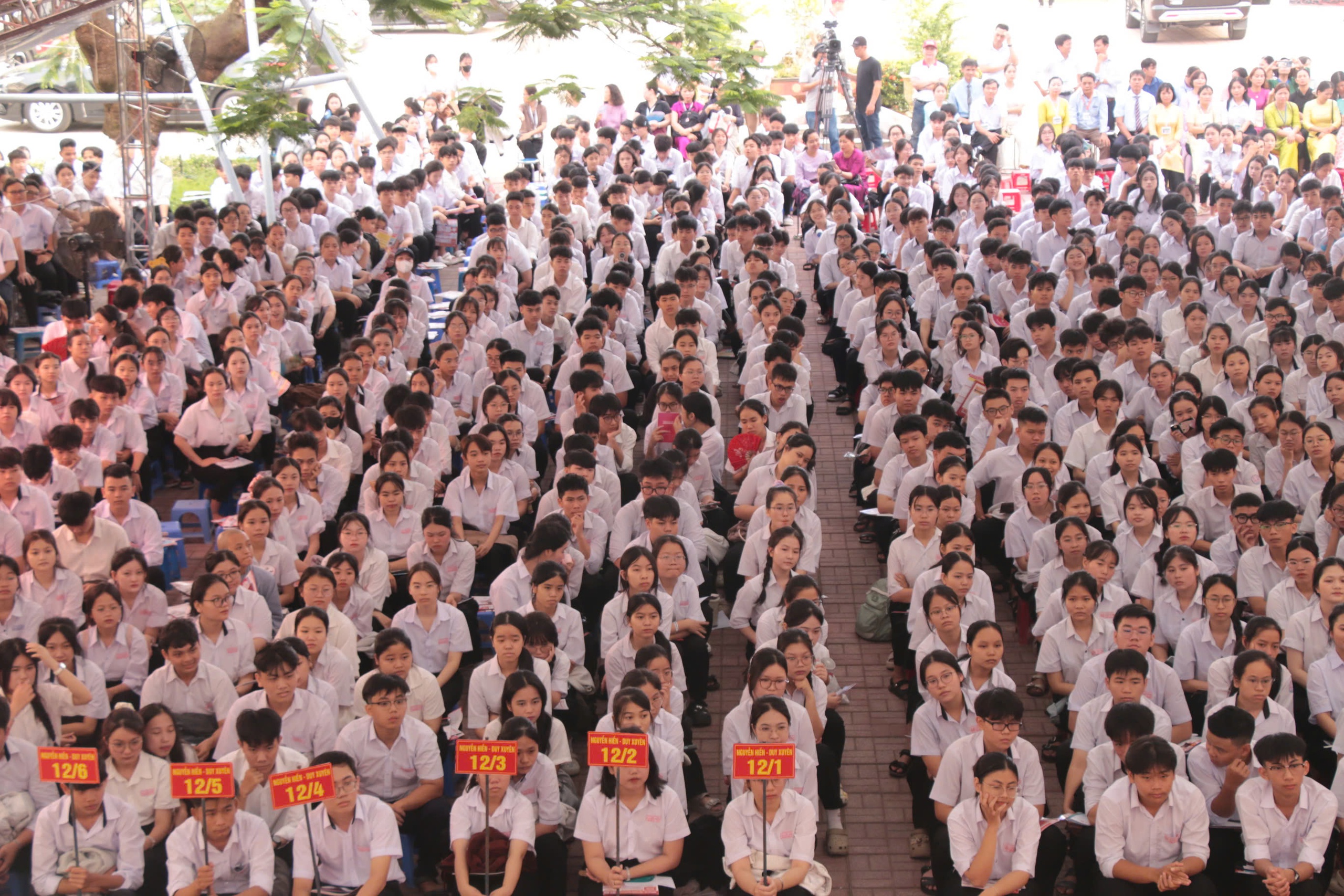 Đảm bảo nguồn điện cho chương trình “Đưa trường học đến thí sinh” với hơn 1.700 học sinh tham dự - Ảnh 4.