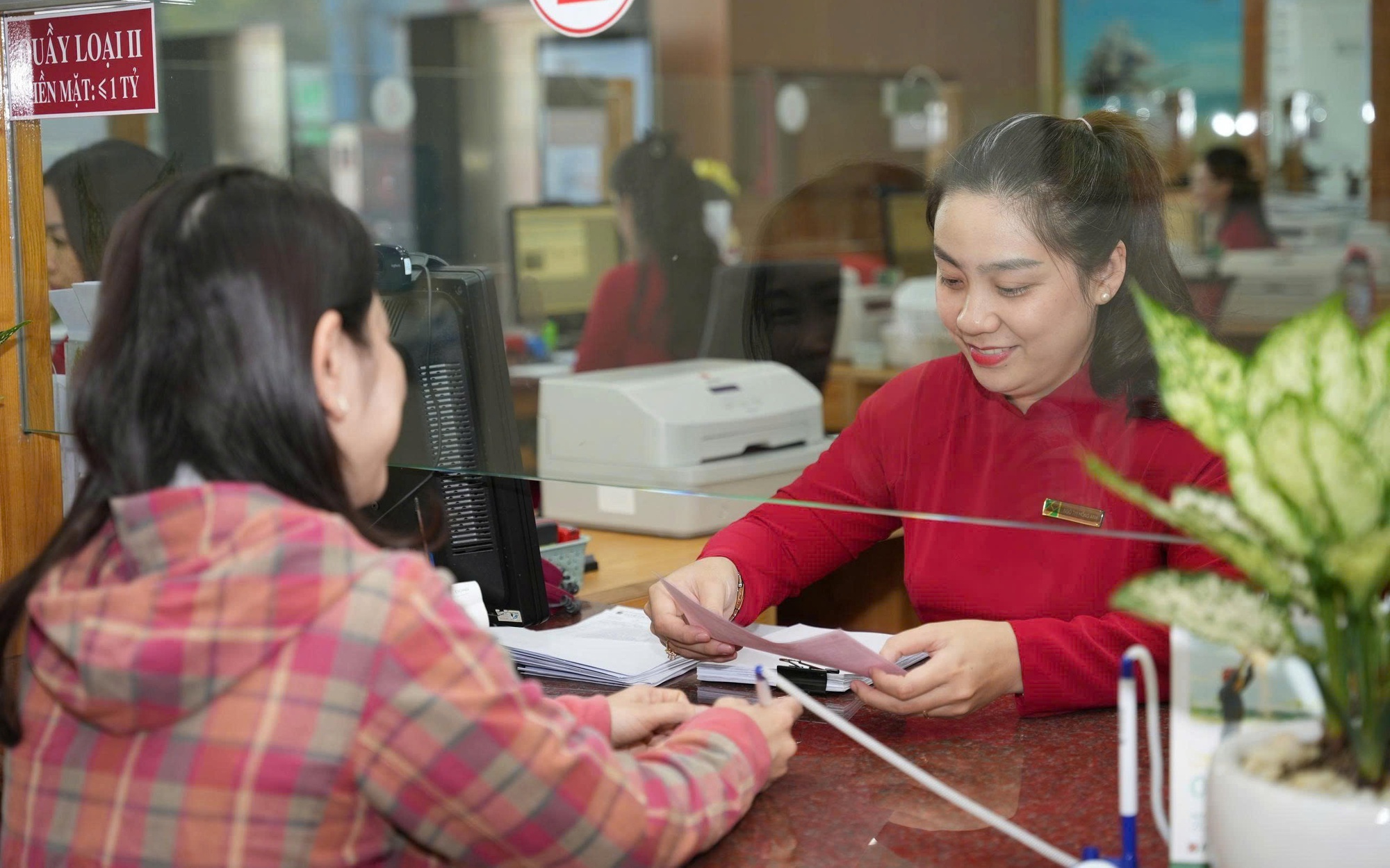Lãi suất Vietcombank tăng cao , ngân hàng cảnh báo lừa đảo mới trên mạng xã hội - Ảnh 1.