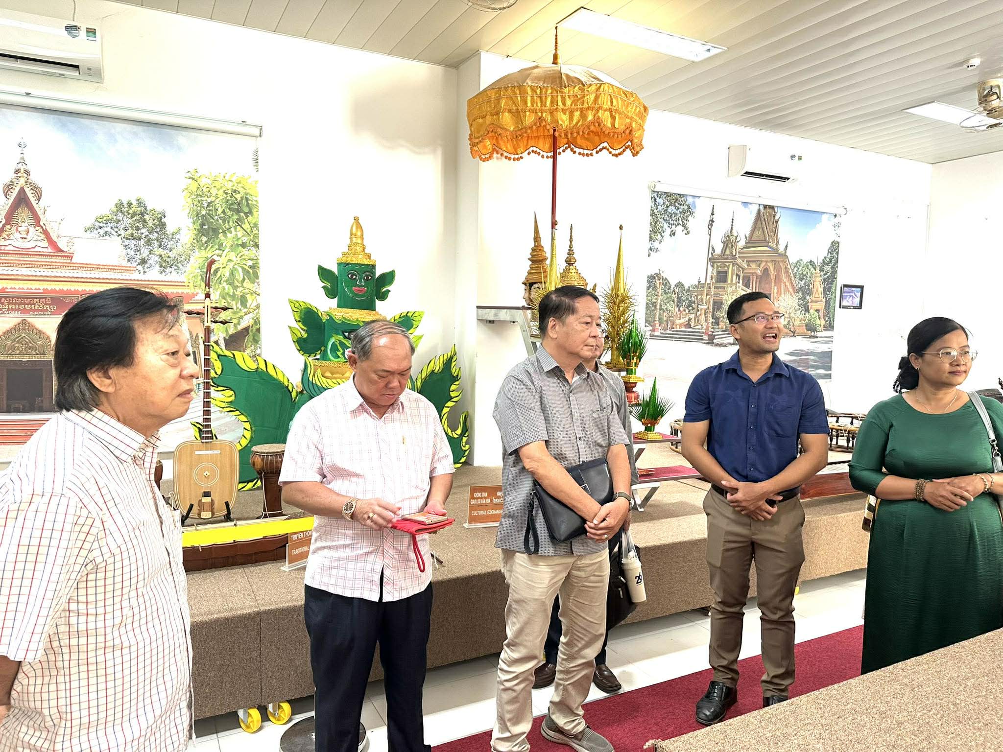 NSND Trần Ngọc Gi&agrave;u kết nối học thuật v&agrave; thực tiễn s&acirc;n khấu gắn với kh&ocirc;ng gian văn h&oacute;a Nam bộ - Ảnh 2.