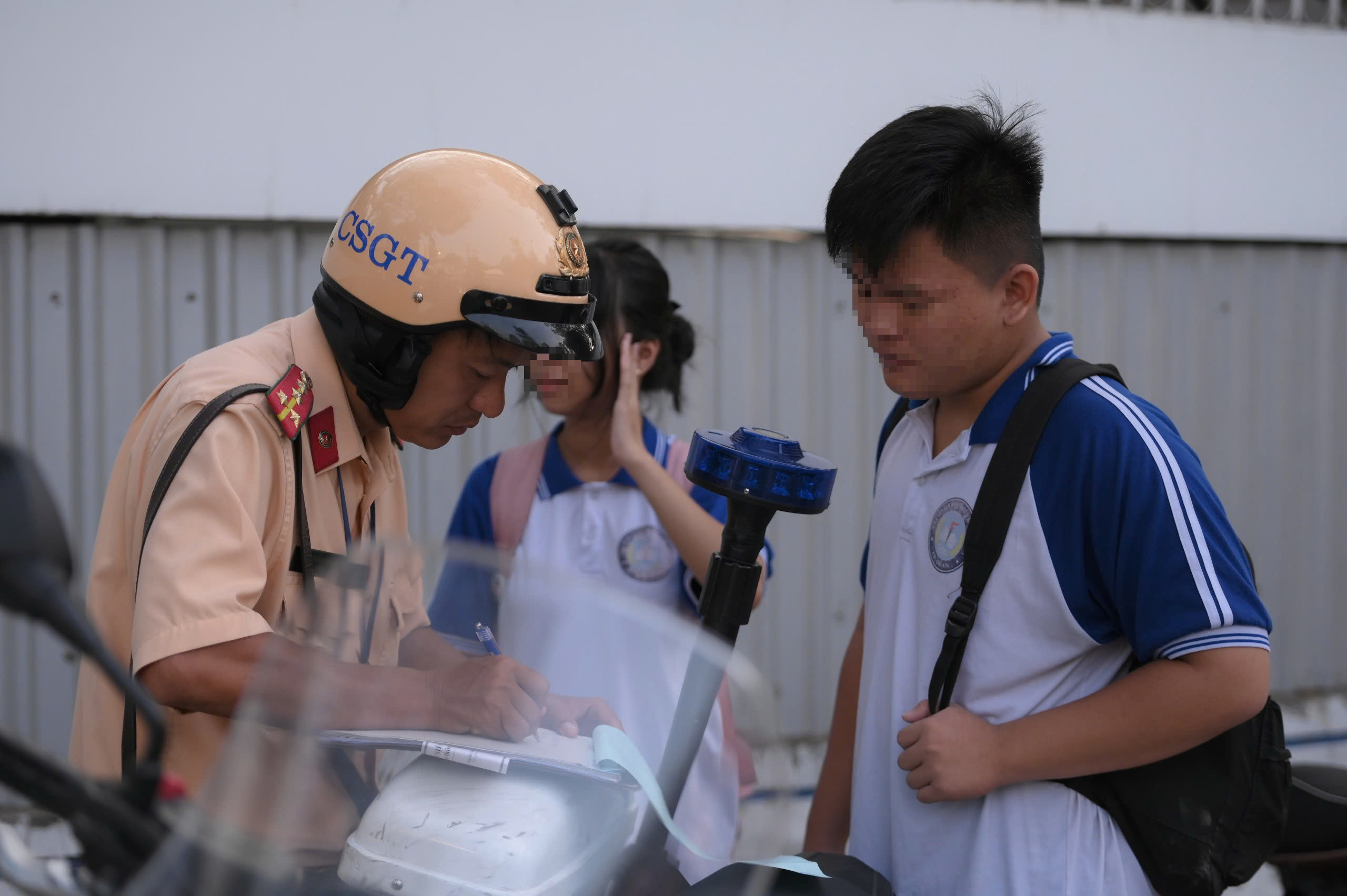 CSGT TPHCM đang xử nghiêm - Ảnh 2.