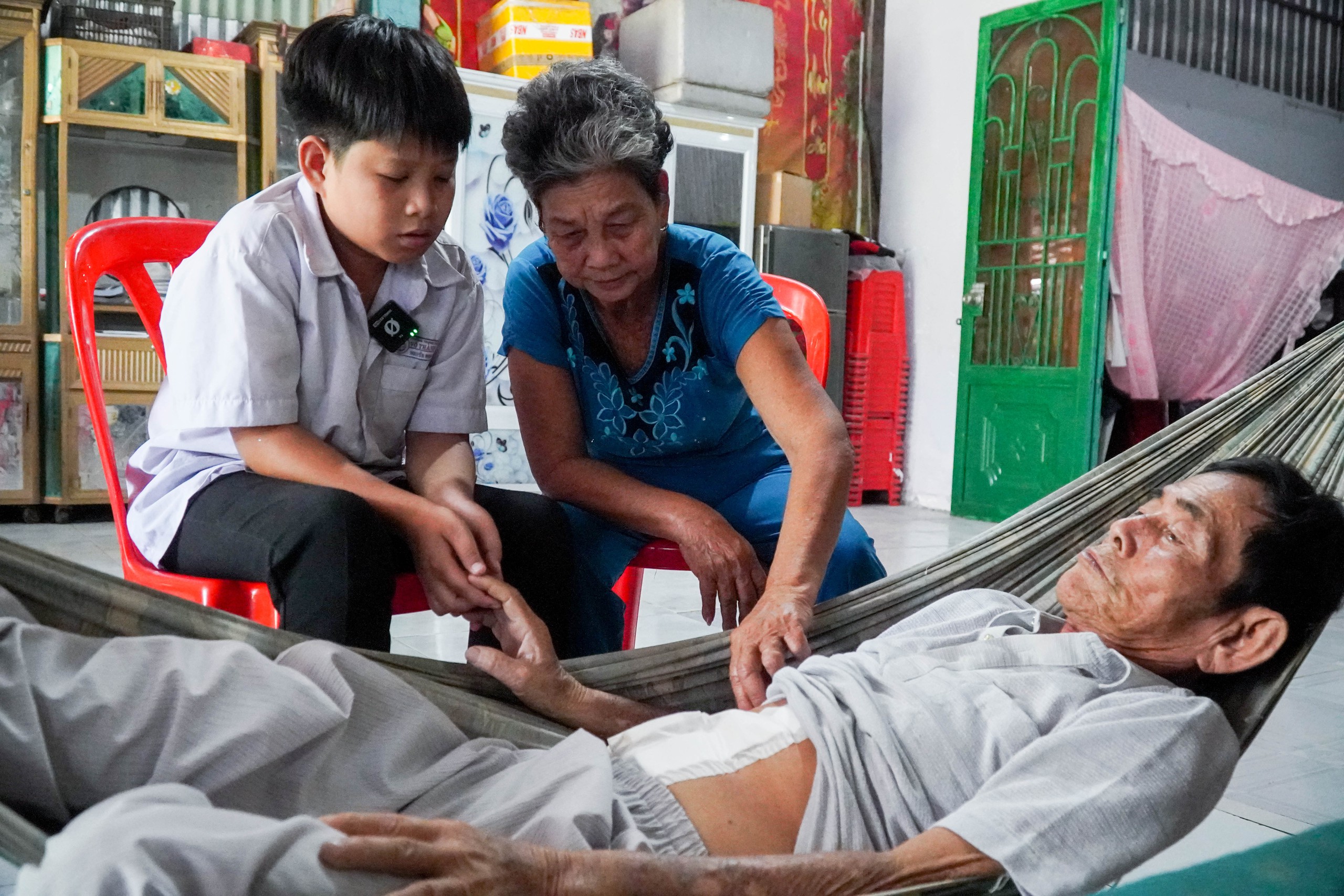 Chàng trai tí hon và lời hứa với bà nội: "Con sẽ học đại học, con làm được!" - Ảnh 6.