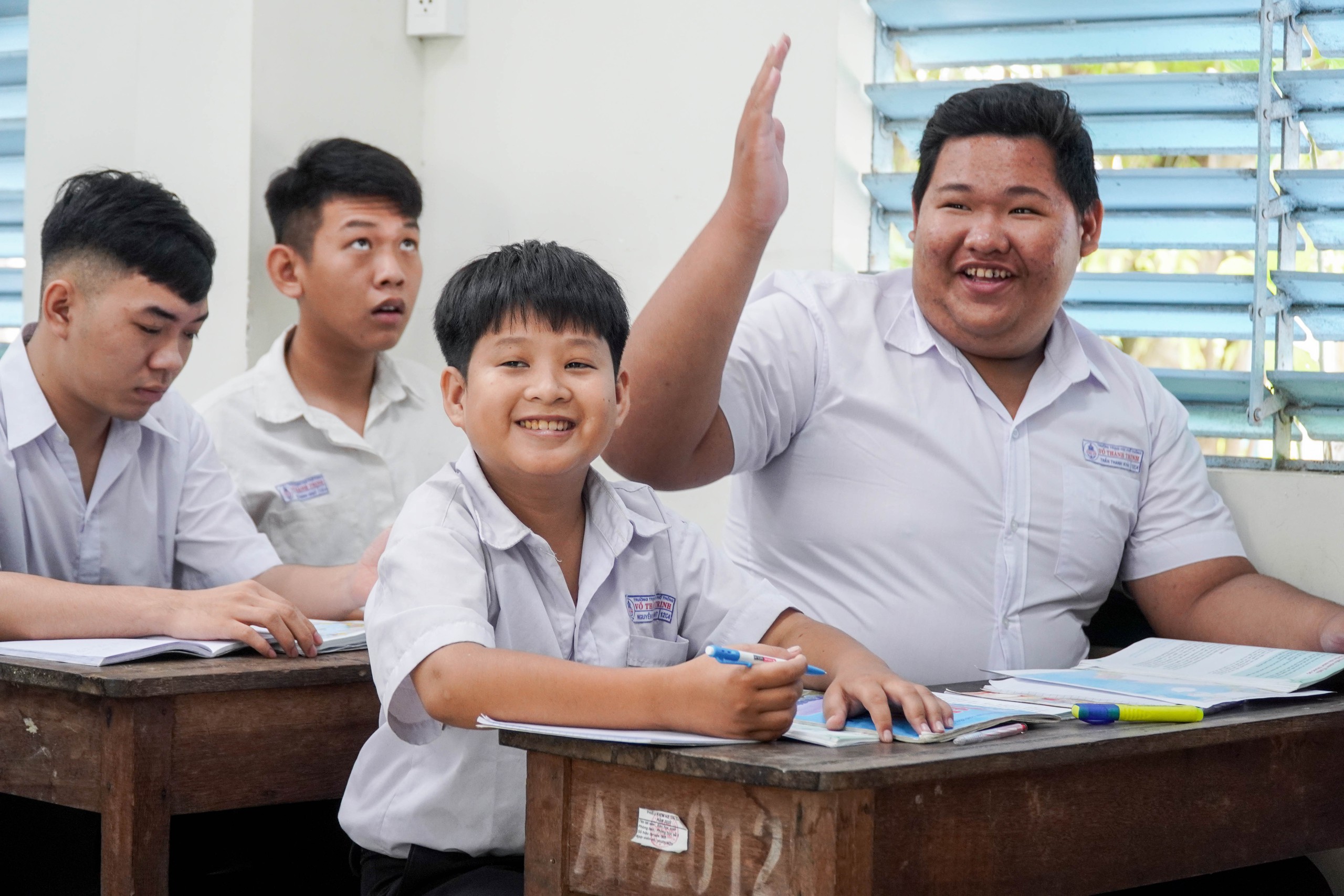Chàng trai tí hon và lời hứa với bà nội: "Con sẽ học đại học, con làm được!" - Ảnh 4.