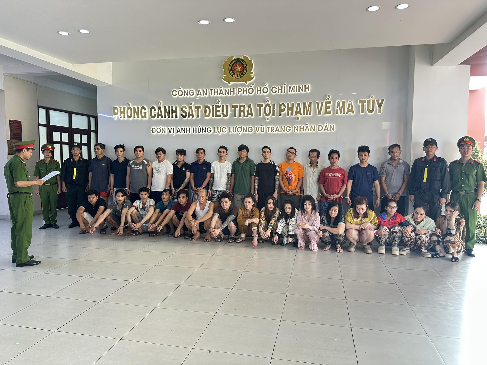 Công an TPHCM triệt phá chuyên án bí số VA726D, bắt 26 người - Ảnh 2.